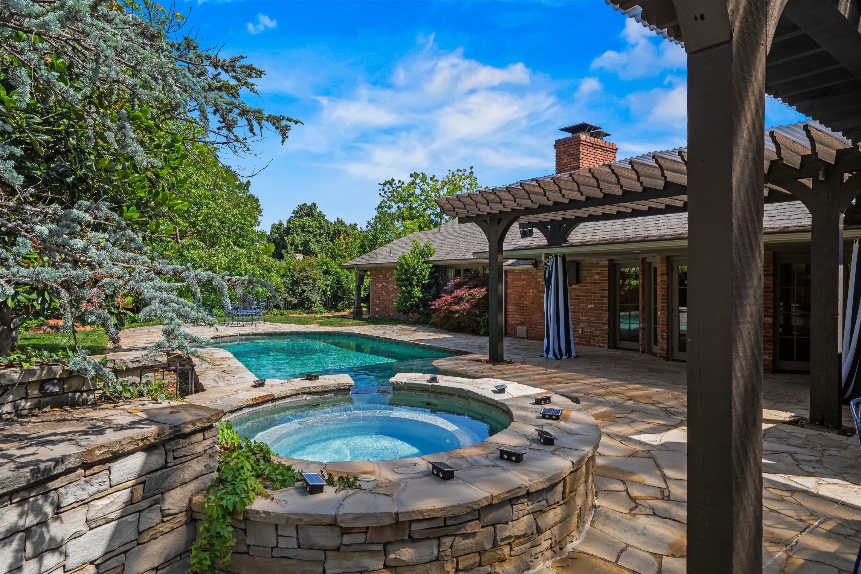  1603 Dorchester Drive, Nichols Hills, OK 73120 - 物件實景