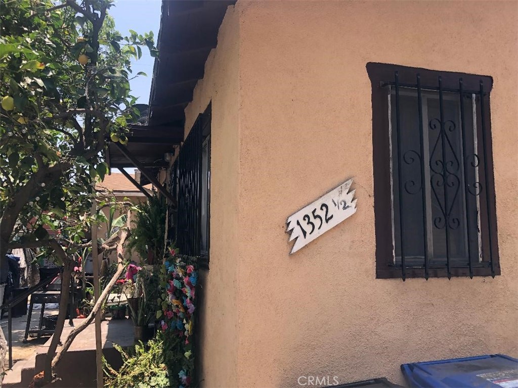 Los Angeles, California, 90011, United States, ,Residential,For Sale,1888024