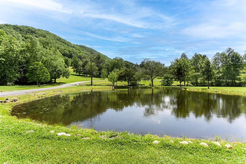 Hayesville, North Carolina, 28904, United States, 4 Bedrooms Bedrooms, ,4 BathroomsBathrooms,Residential,For Sale,1879650
