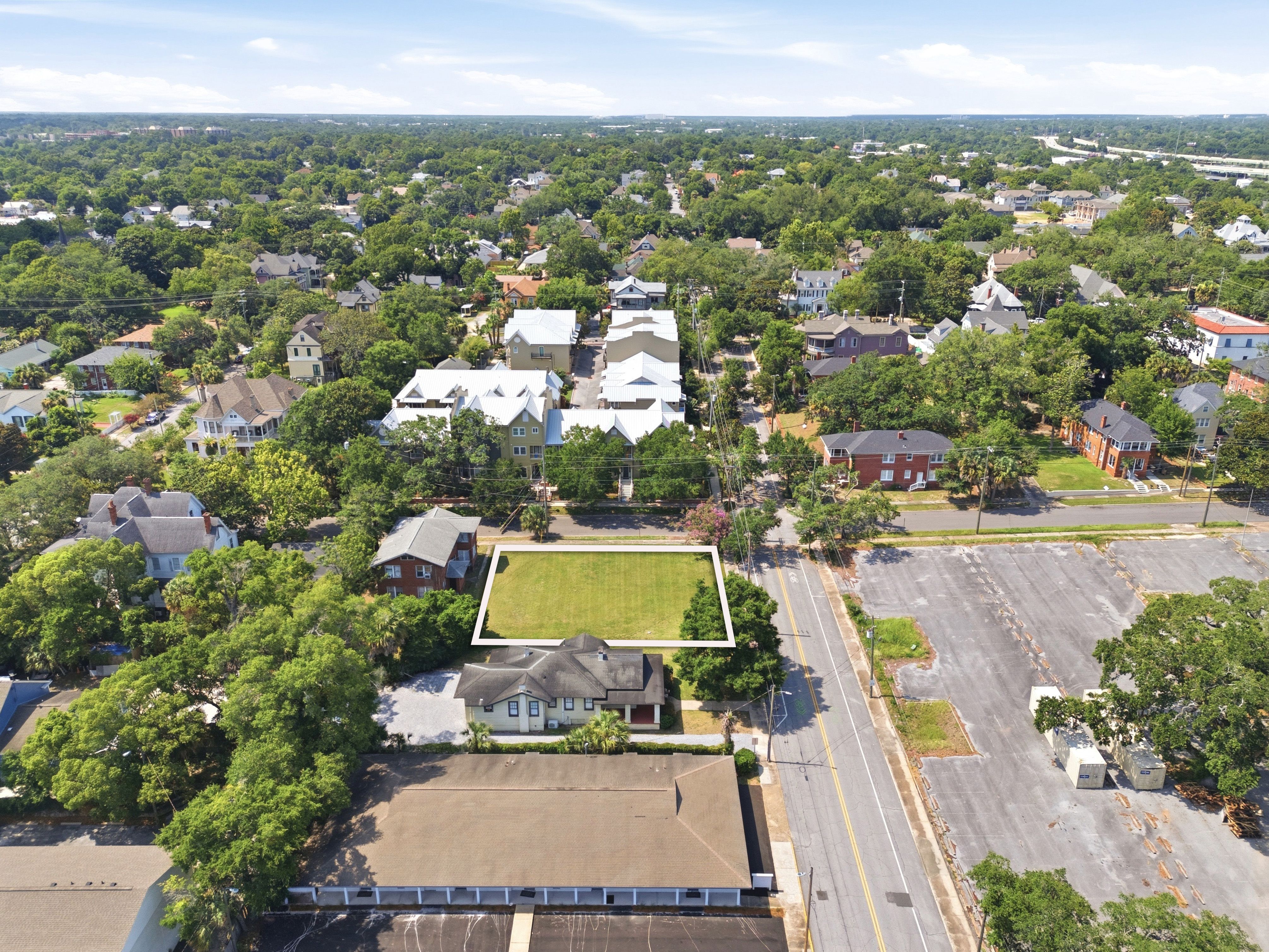  Rare Corner Parcel with Three-Lot Potential in Downton Pensacola - 物件實景