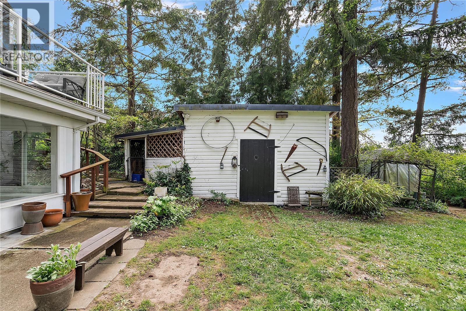 SAANICH, British Columbia, V9A 2R8, CA, 6 Bedrooms Bedrooms, ,3 BathroomsBathrooms,Residential,For Sale,1948762