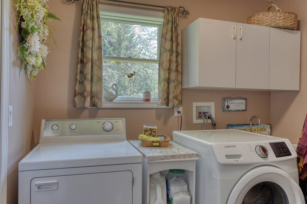 Hayesville, North Carolina, 28904, United States, 3 Bedrooms Bedrooms, ,4 BathroomsBathrooms,Residential,For Sale,1919513
