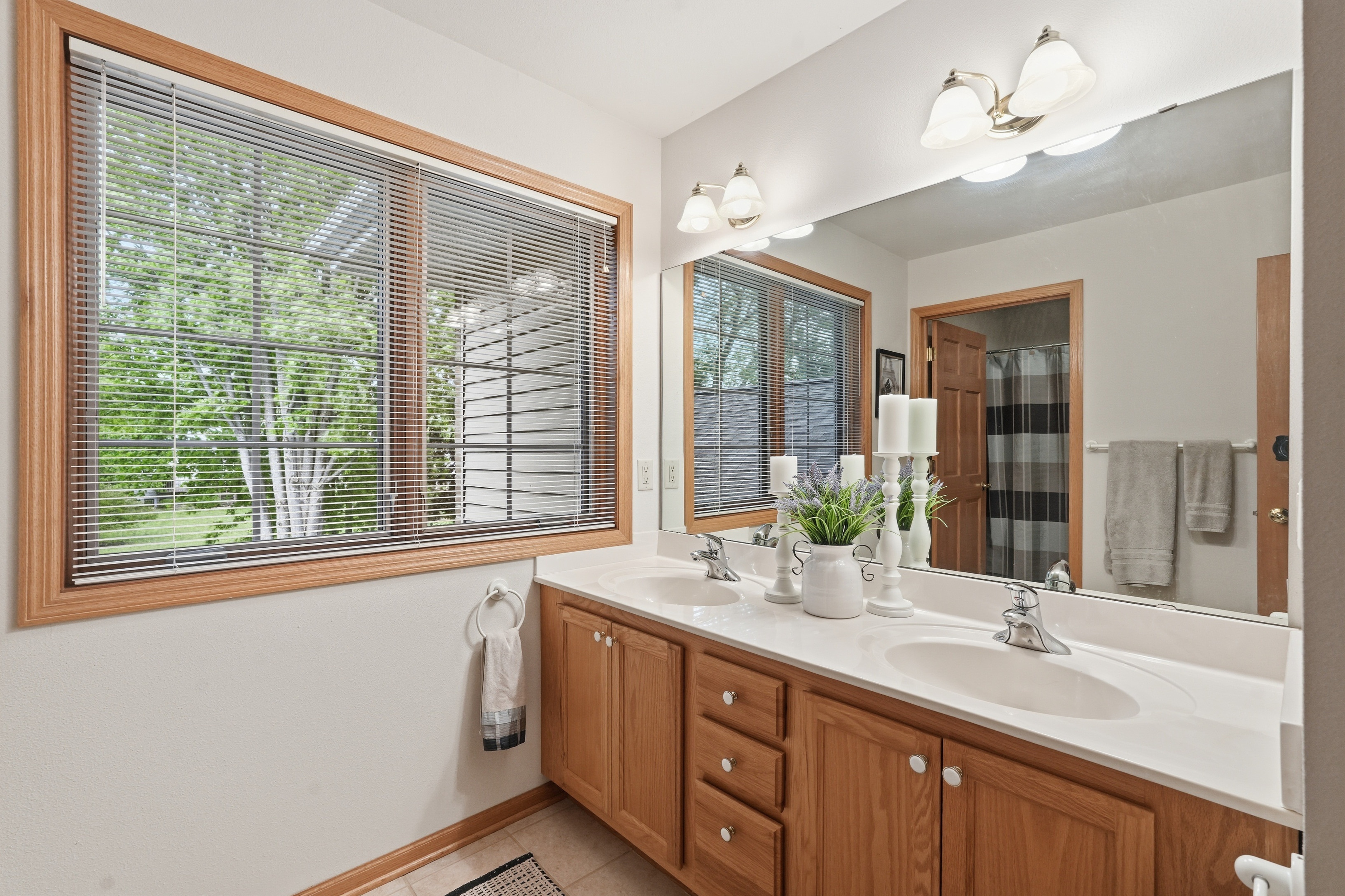  Custom Home in Serene Location - 物件實景