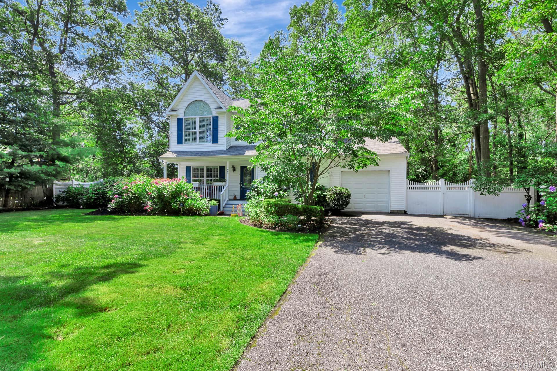 Shirley, New York, 11967, United States, 4 Bedrooms Bedrooms, ,3 BathroomsBathrooms,Residential,For Sale,1992037