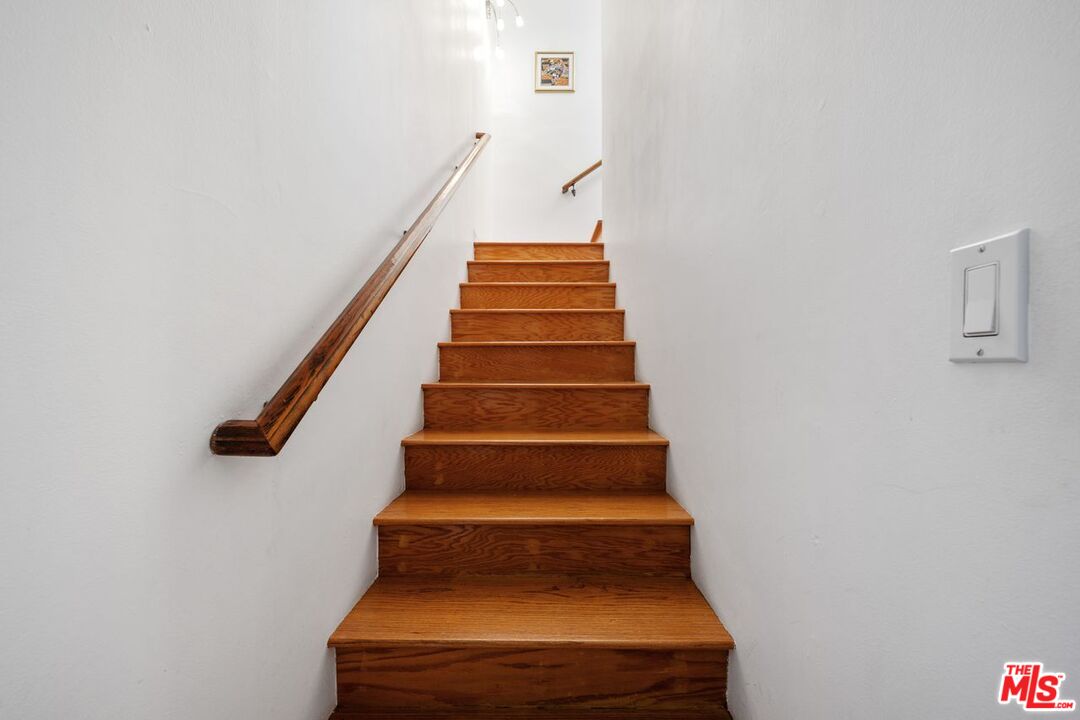 Santa Monica, California, 90404, United States, 3 Bedrooms Bedrooms, ,3 BathroomsBathrooms,Residential,For Sale,1779157