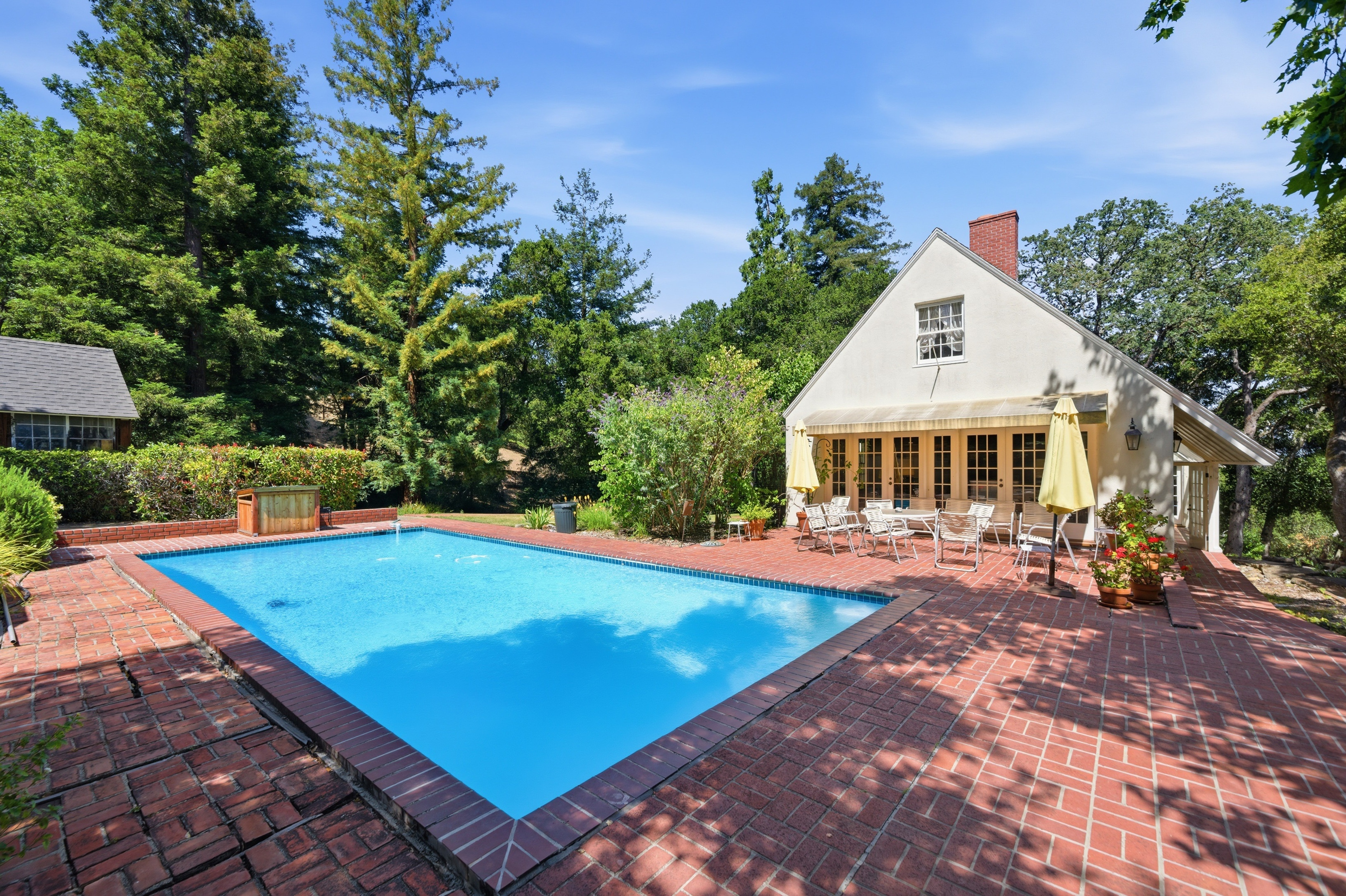  Extraordinary Acre Estate with Development Potential in a Prime Location - 物件實景