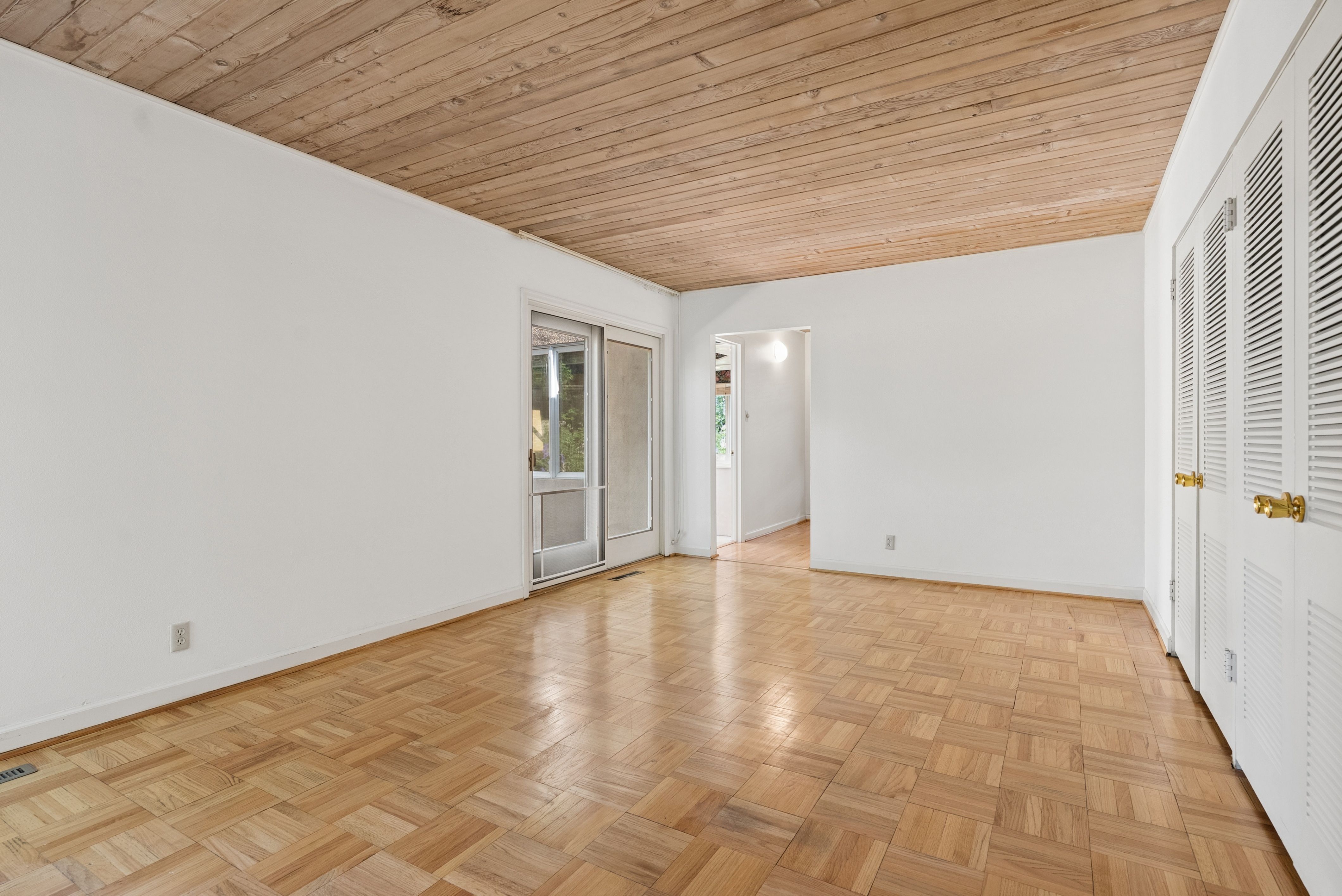  One-Level Broadmoor Living - 物件實景
