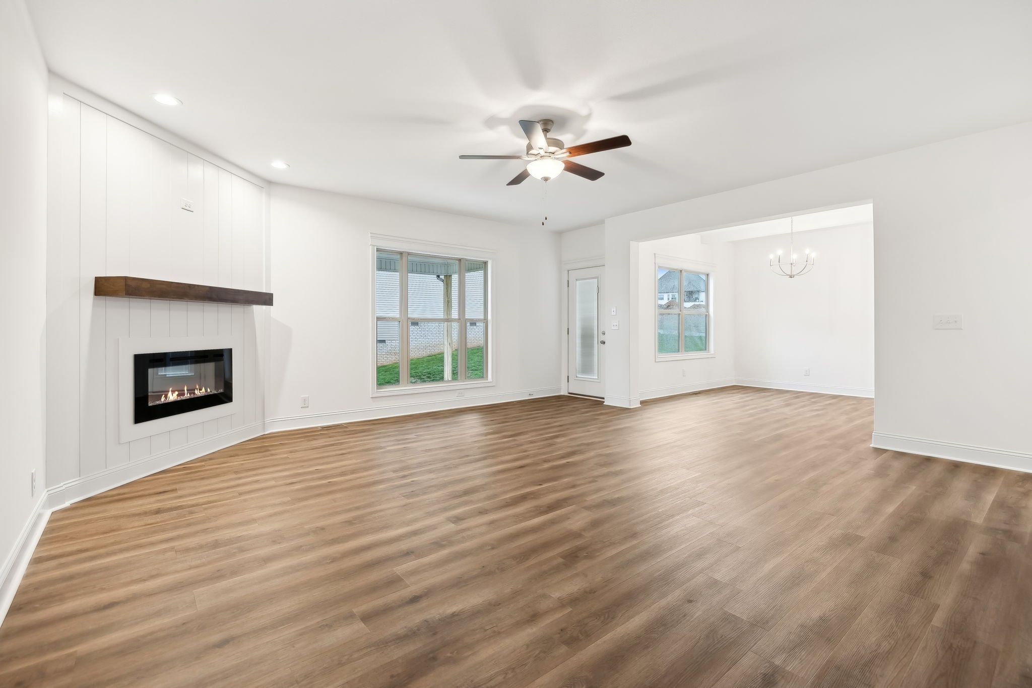 Clarksville, Tennessee, 37043, United States, 4 Bedrooms Bedrooms, ,4 BathroomsBathrooms,Residential,For Sale,2005810