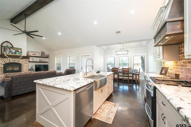 Jacksonville, Texas, 75766, United States, 4 Bedrooms Bedrooms, ,3 BathroomsBathrooms,Residential,For Sale,1975482