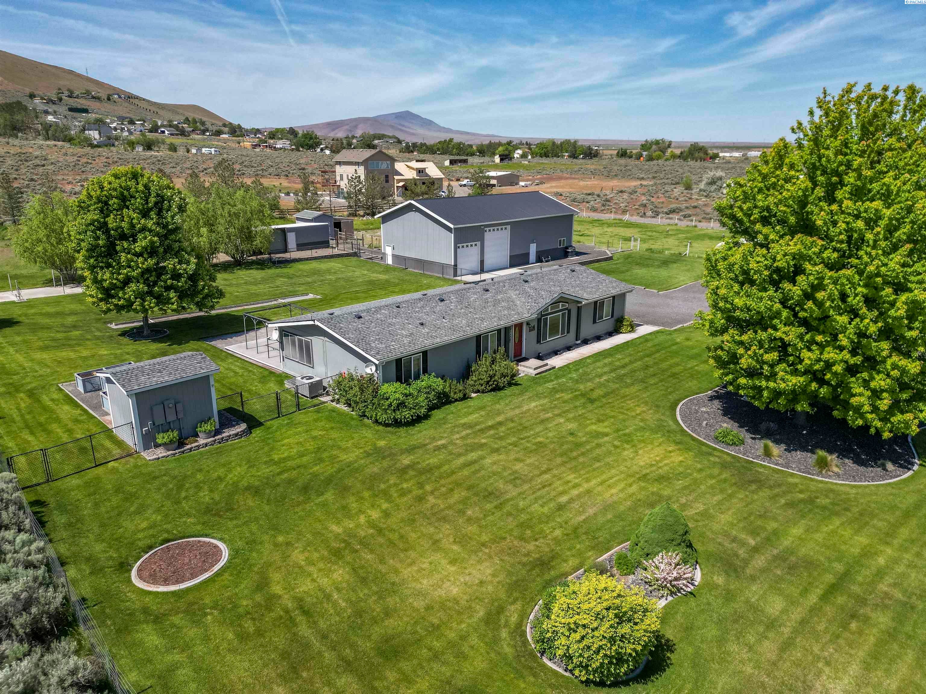 Benton City, Washington, 99320, United States, 3 Bedrooms Bedrooms, ,2 BathroomsBathrooms,Residential,For Sale,1983033