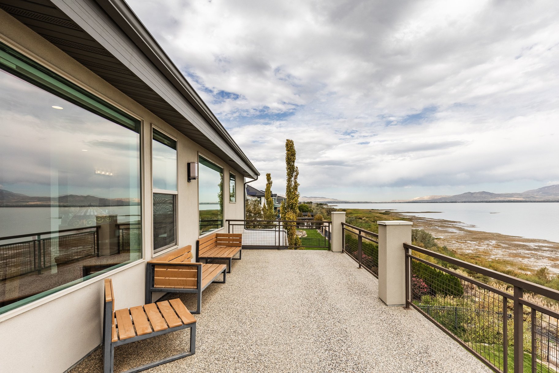  Modern Lakefront Retreat with Breathtaking Lake and Mountain Views - 物件實景
