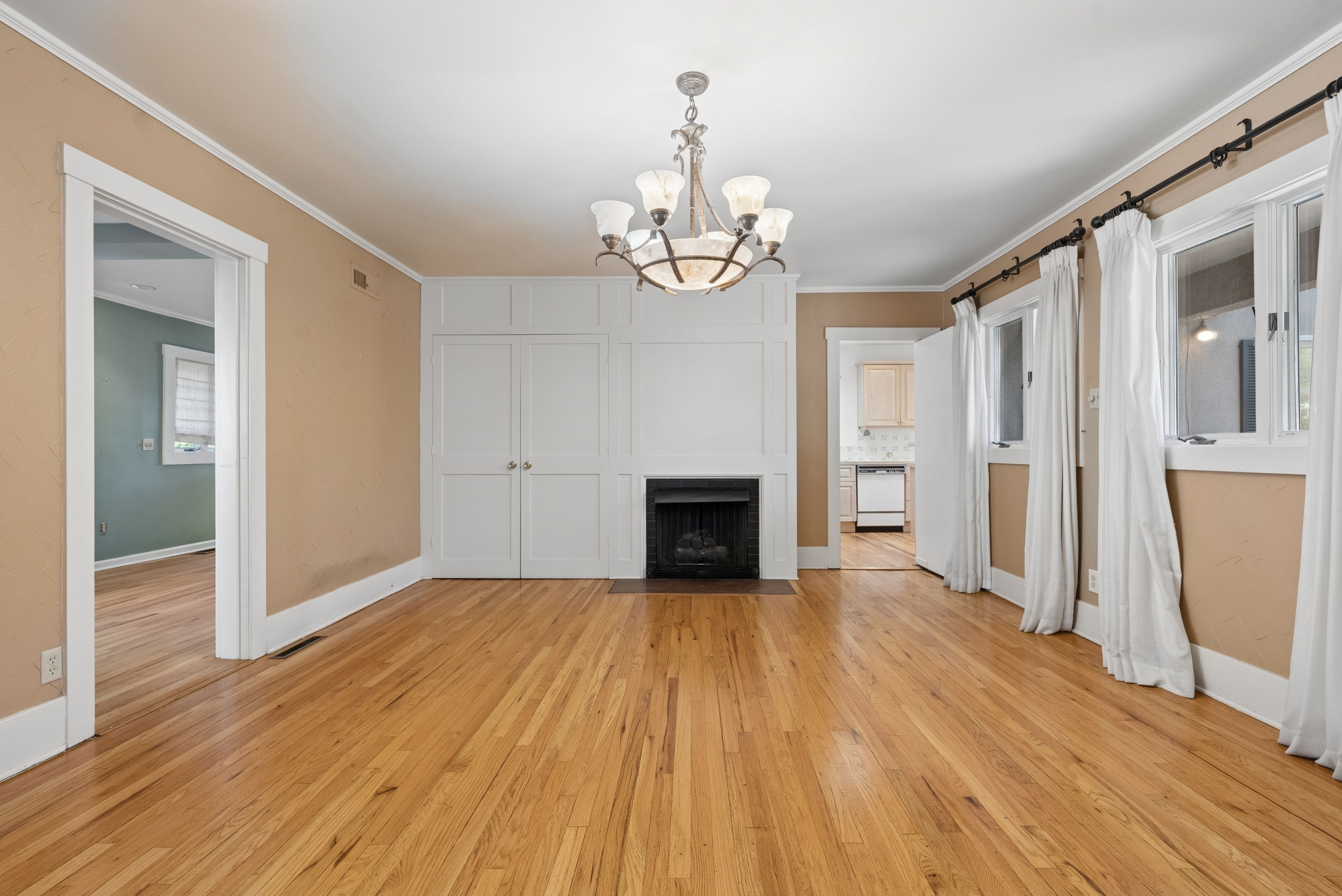  One-Level Broadmoor Living - 物件實景