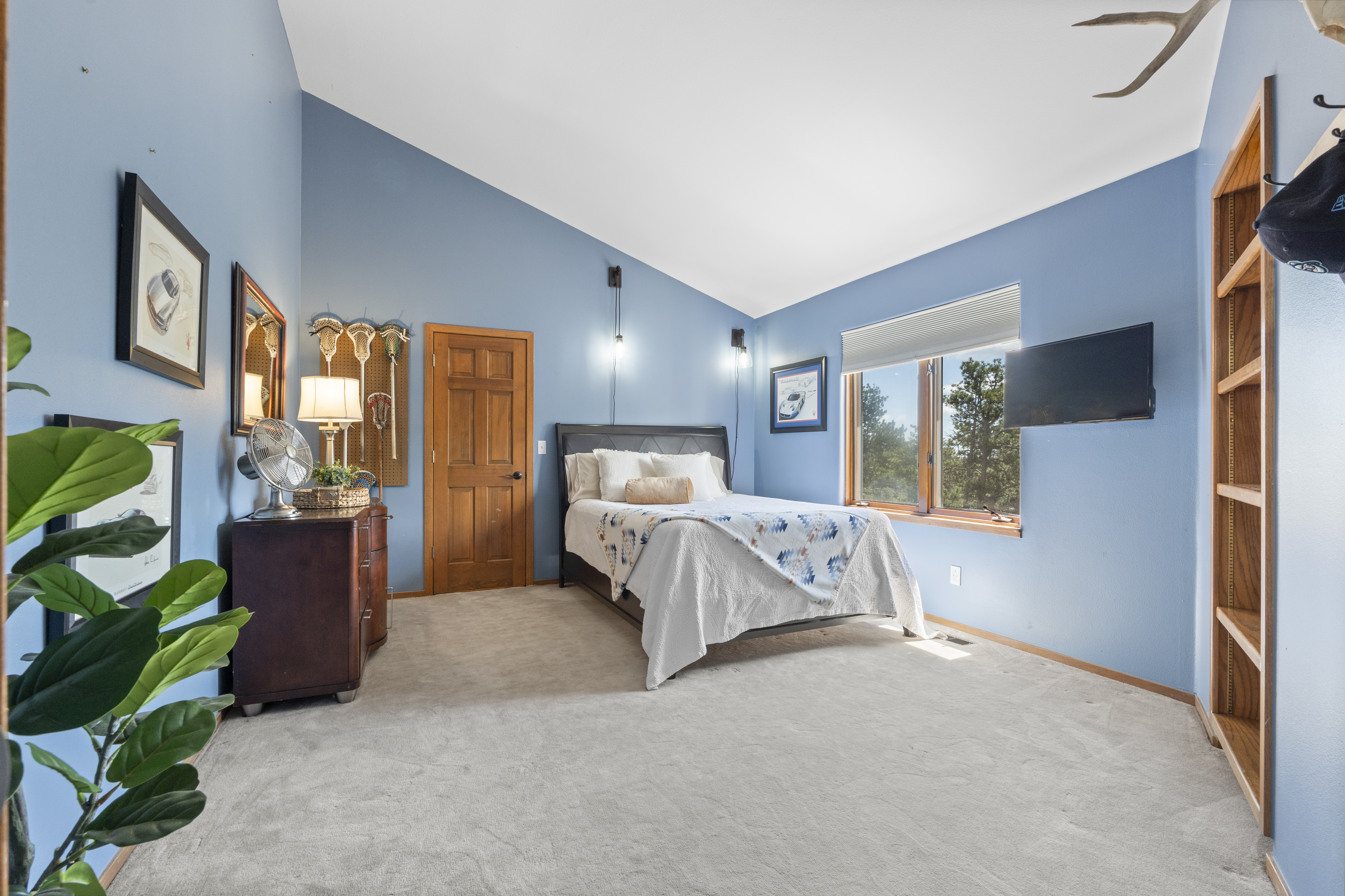  Set on 10+ private acres in the sought-after Ruby Ranch enclave - 物件實景