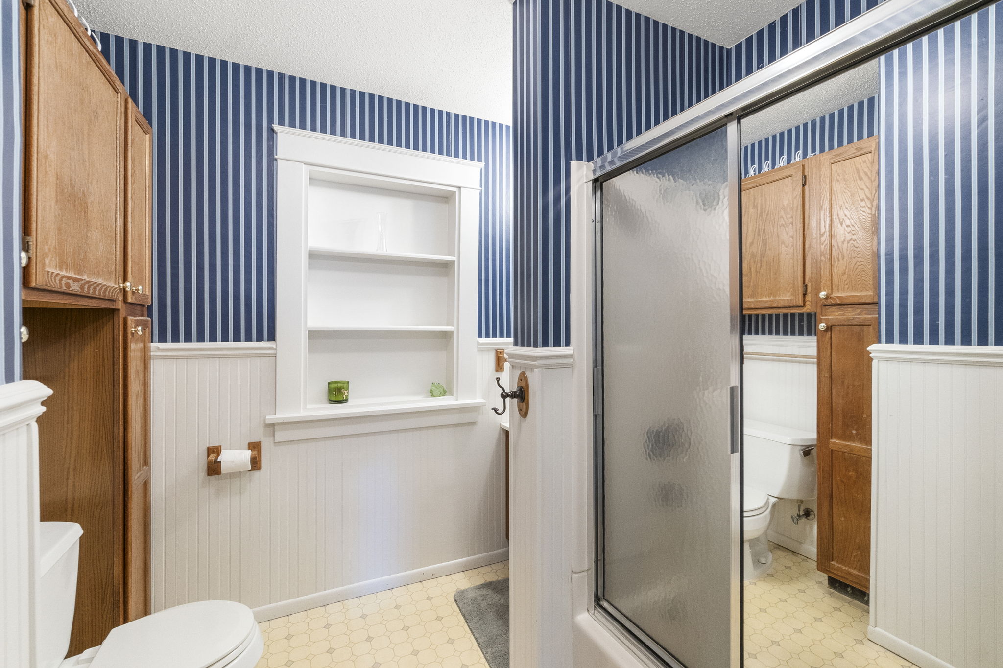 Mason City, Iowa, 50401, United States, 5 Bedrooms Bedrooms, ,3 BathroomsBathrooms,Residential,For Sale,1974101