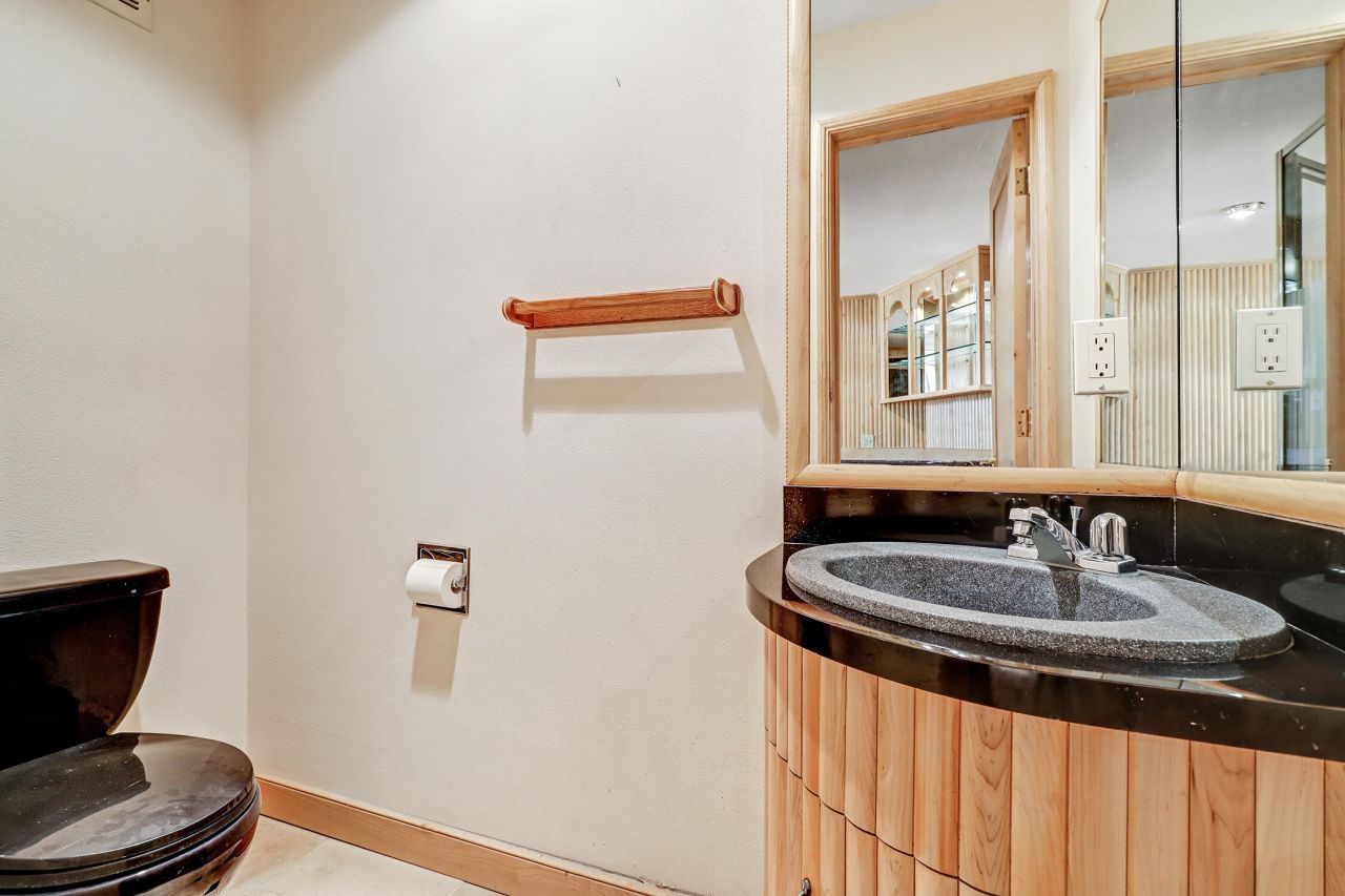 Los Ranchos, New Mexico, 87107, United States, 5 Bedrooms Bedrooms, ,5 BathroomsBathrooms,Residential,For Sale,1900994