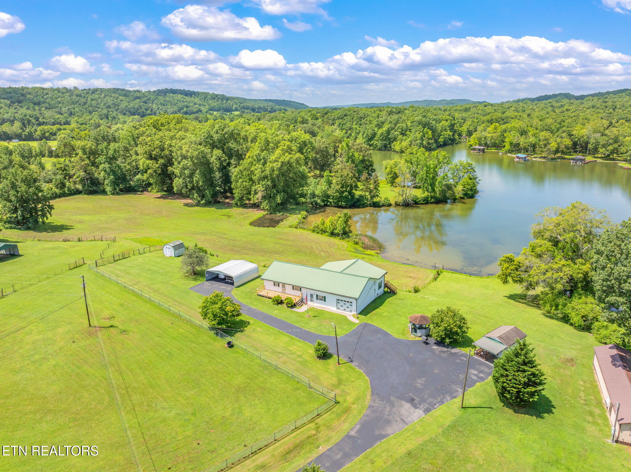 Kingston, Tennessee, 37763, United States, 3 Bedrooms Bedrooms, ,2 BathroomsBathrooms,Residential,For Sale,1891153