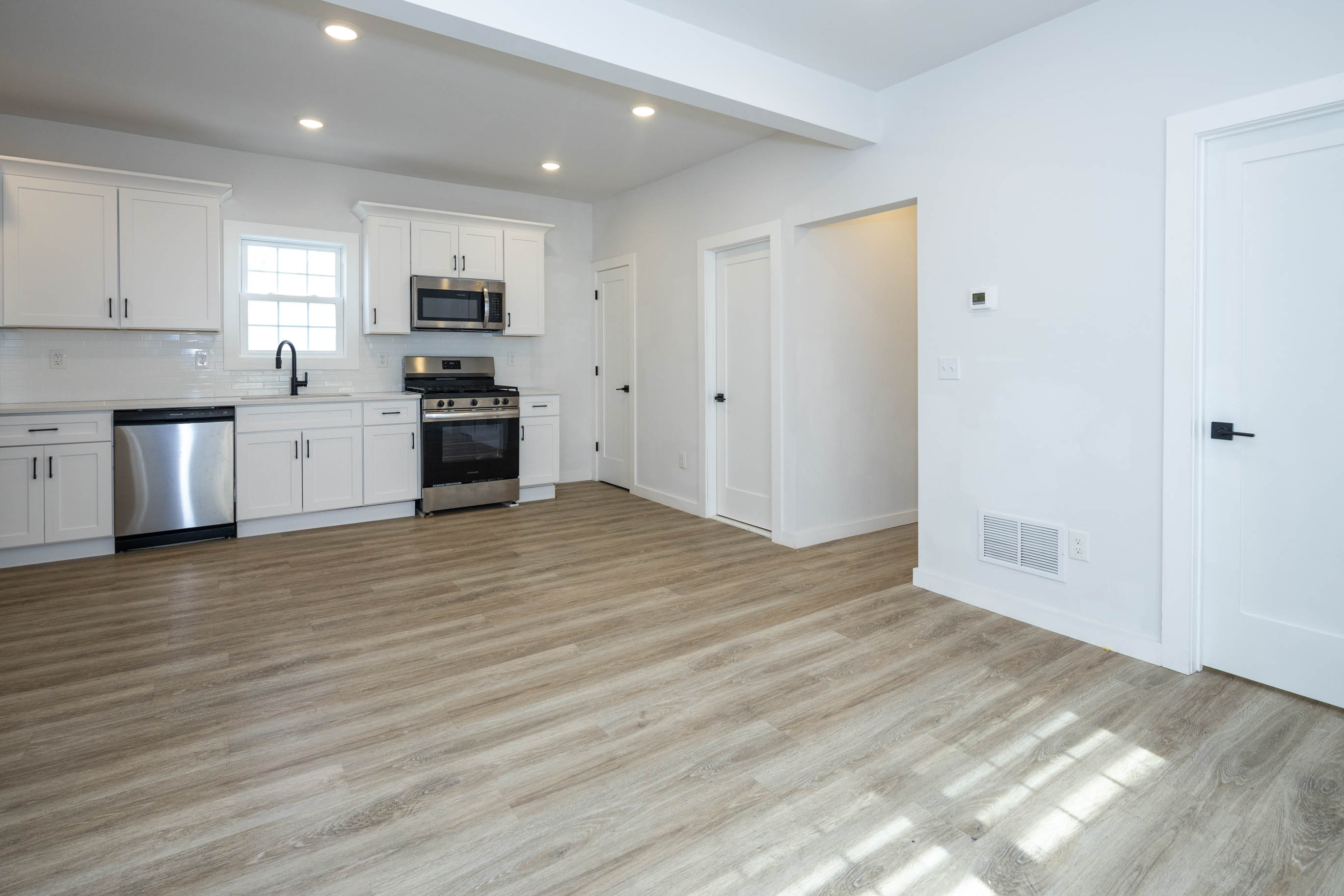 Fords, New Jersey, 08863, United States, 5 Bedrooms Bedrooms, ,2 BathroomsBathrooms,Residential,For Sale,2005682