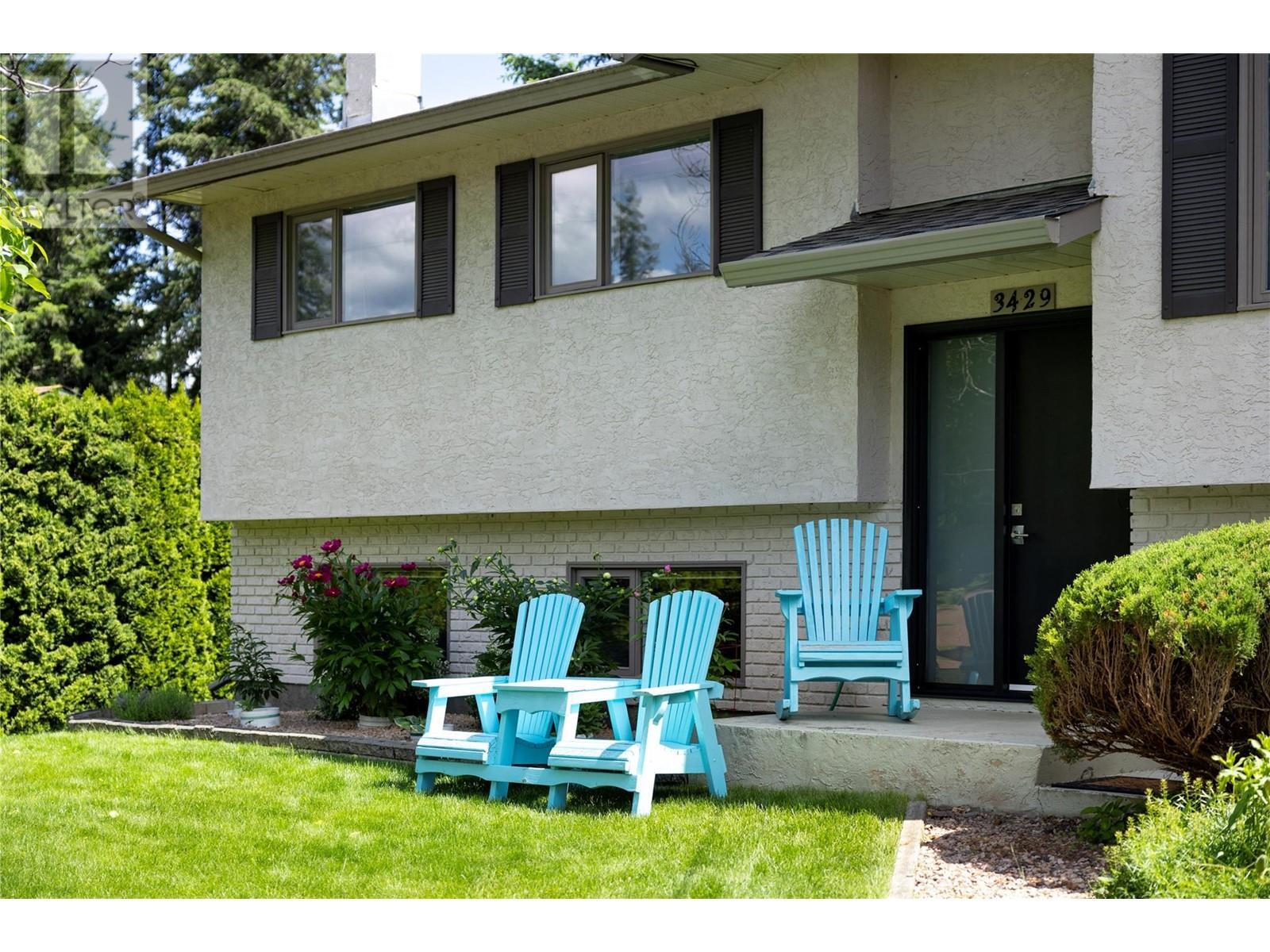 SPALLUMCHEEN, British Columbia, V4Y 0S8, CA, 5 Bedrooms Bedrooms, ,2 BathroomsBathrooms,Residential,For Sale,1950720