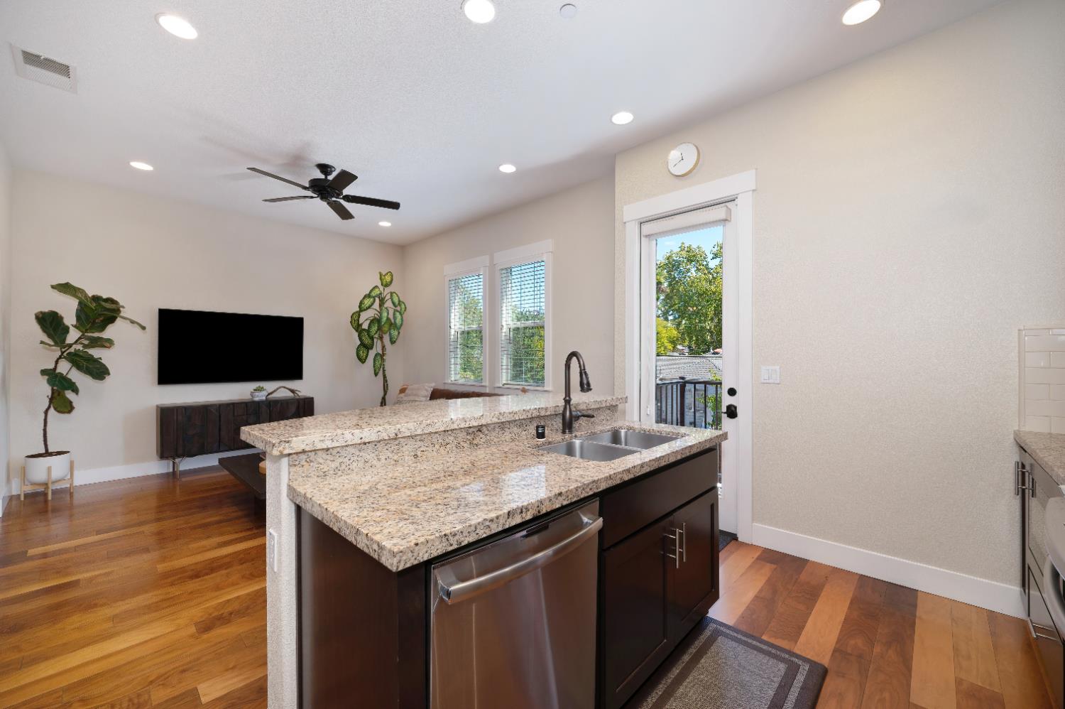 Sacramento, California, 95818, United States, 3 Bedrooms Bedrooms, ,3 BathroomsBathrooms,Residential,For Sale,1988052