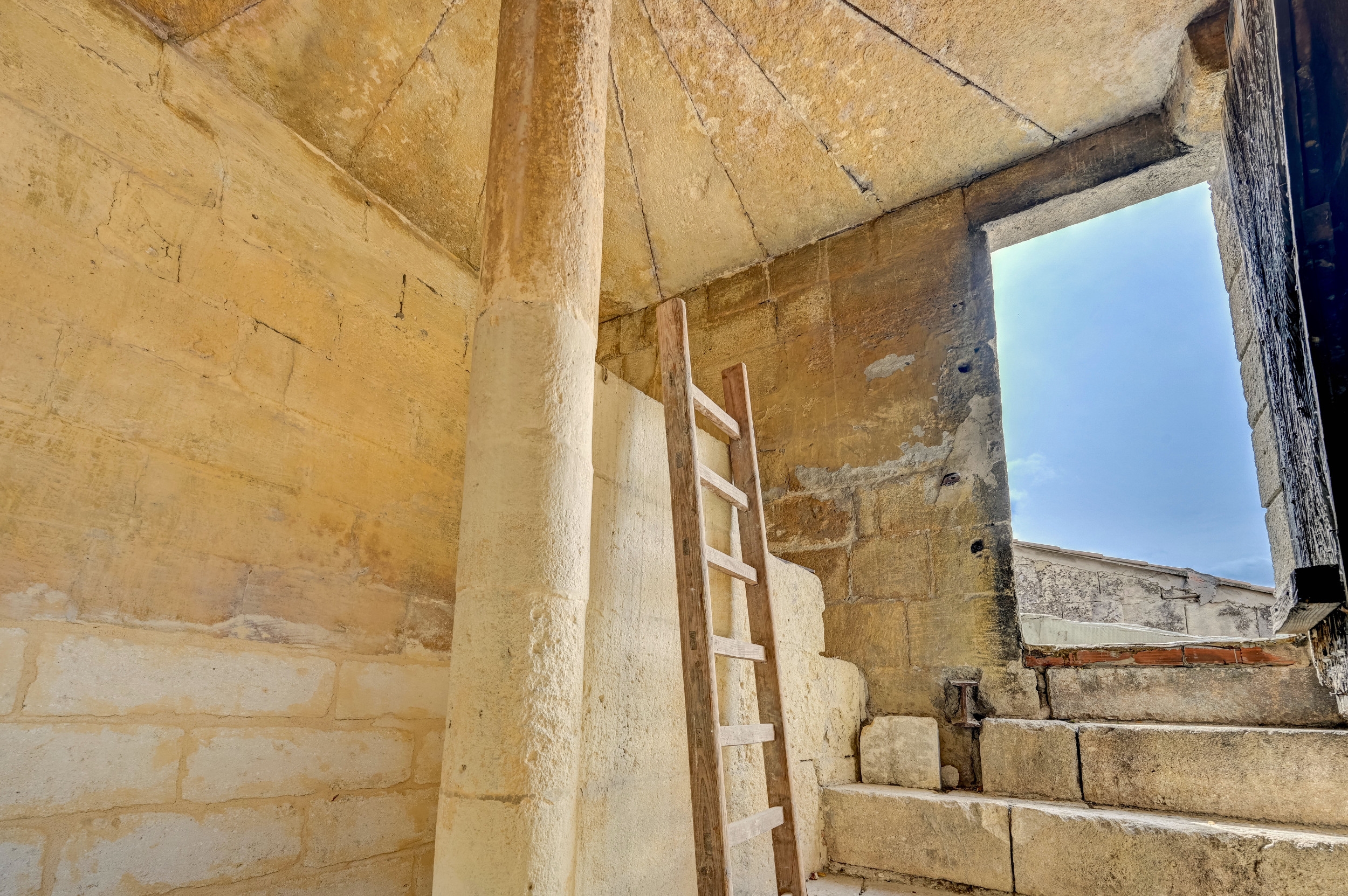  Located near Avignon, Arles and Saint Rémy de Provence, magnificent 15th centur… - 物件實景