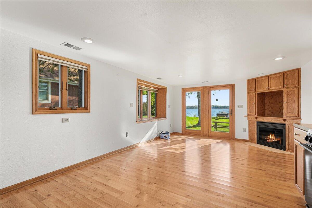 Osceola, Wisconsin, 53010, United States, 1 Bedroom Bedrooms, ,1 BathroomBathrooms,Residential,For Sale,1962522