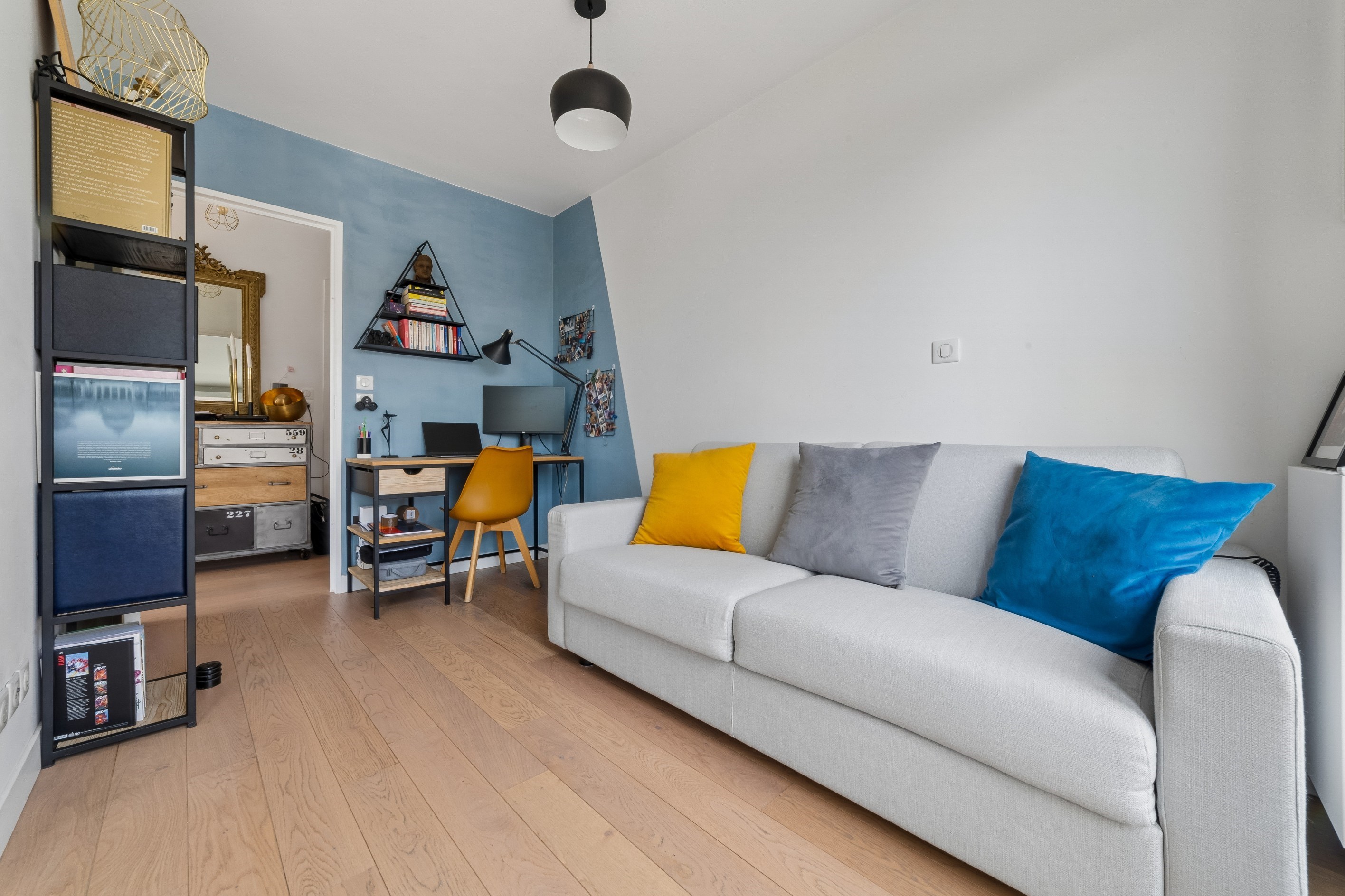  Issy-les-Moulineaux (City Centre) – Top floor 2-bedroom apartment with terrace … - 物件實景