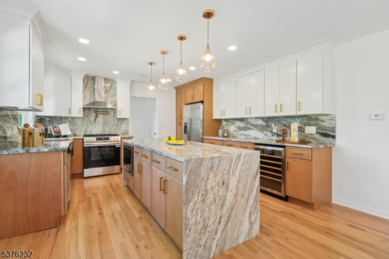 West Orange Twp., New Jersey, 07052, United States, 4 Bedrooms Bedrooms, ,3 BathroomsBathrooms,Residential,For Sale,1918388