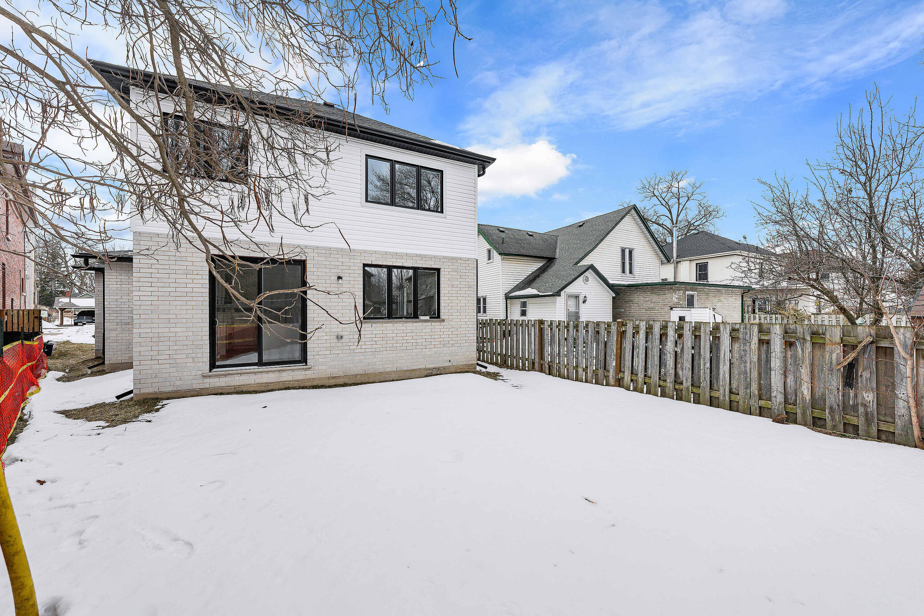  Newly Built Family Home - 物件實景