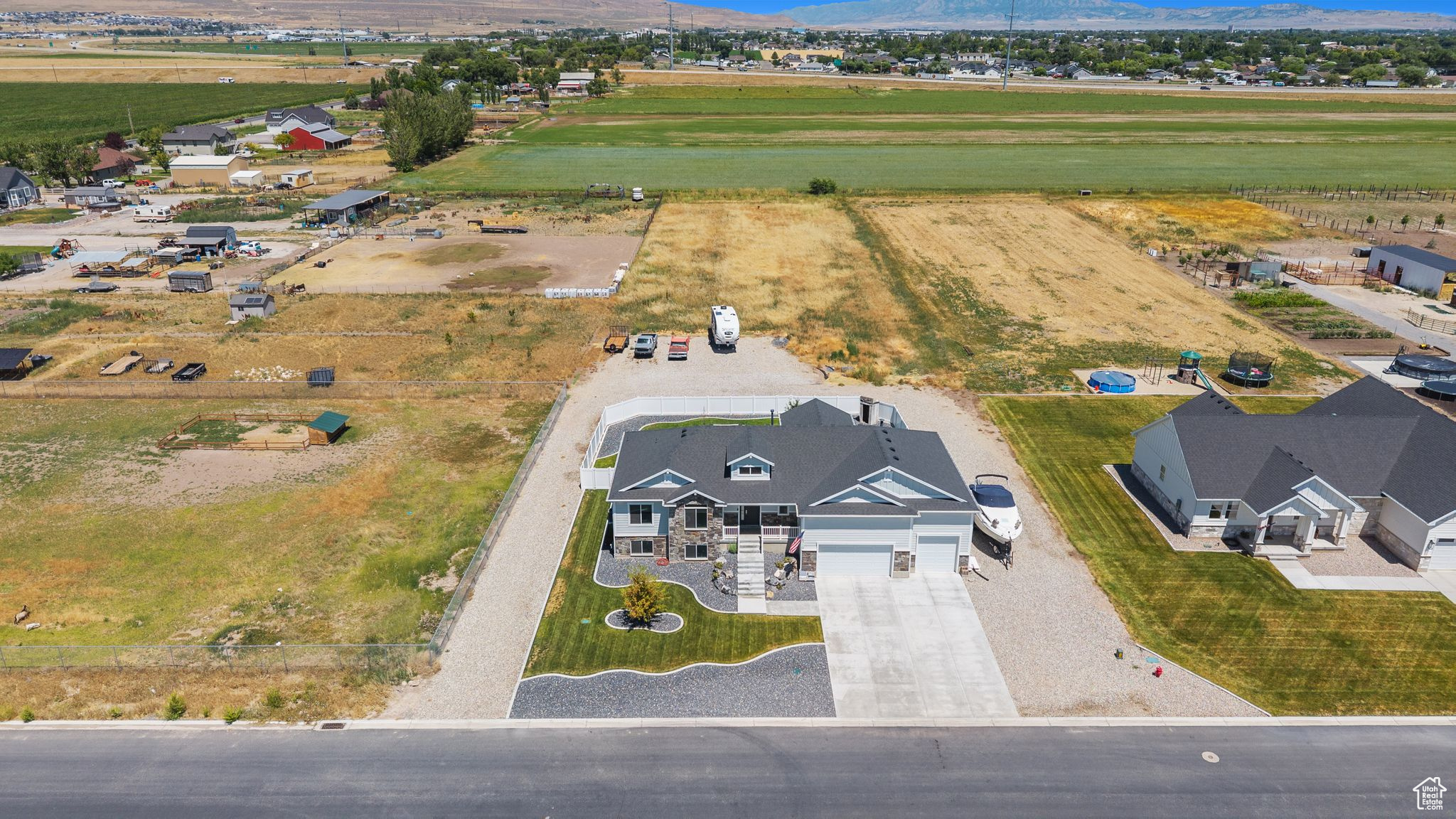 Tremonton, Utah, 84337, United States, 3 Bedrooms Bedrooms, ,2 BathroomsBathrooms,Residential,For Sale,1898786
