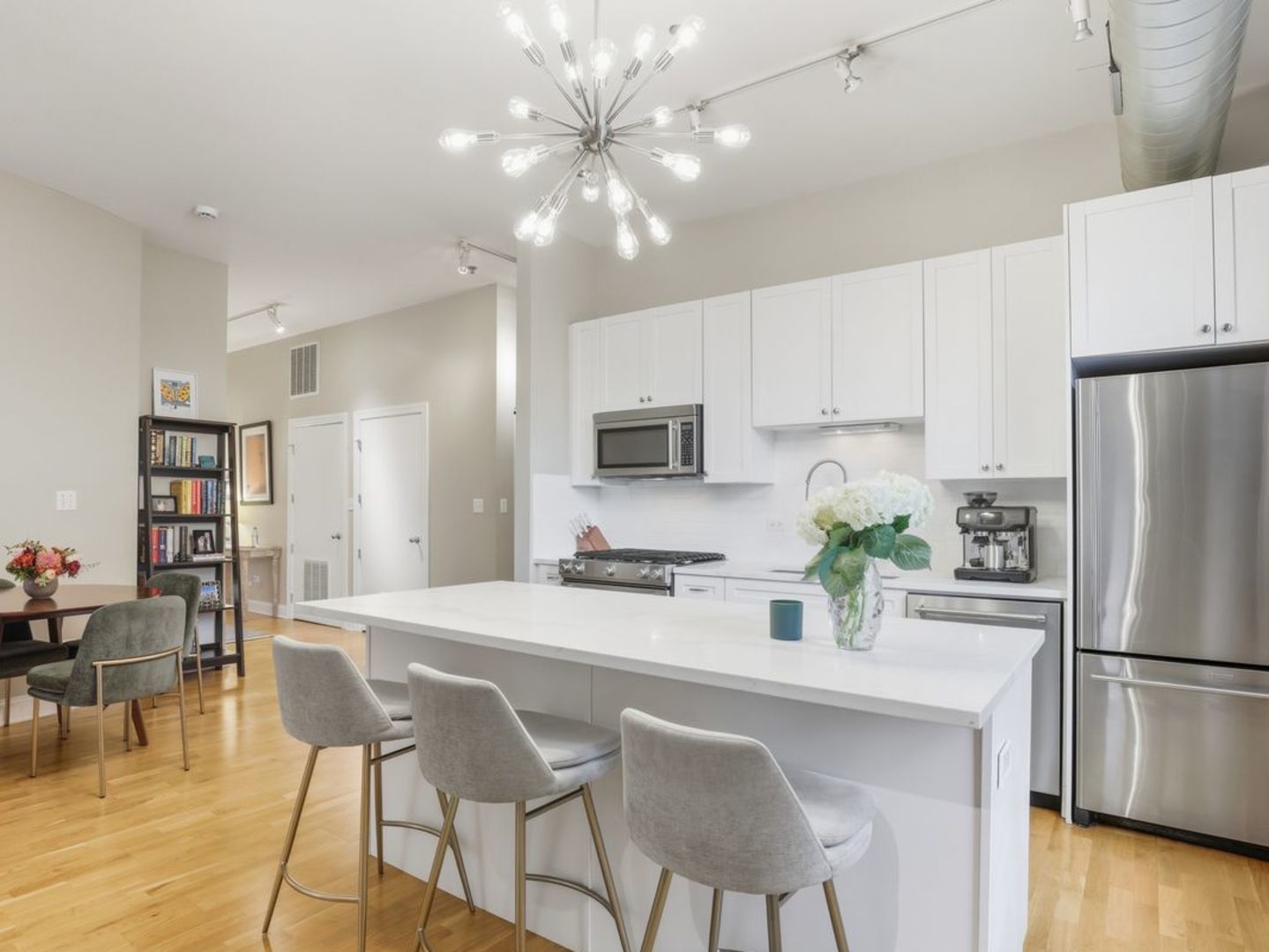 Chicago, Illinois, 60607, United States, 2 Bedrooms Bedrooms, ,2 BathroomsBathrooms,Residential,For Sale,1988374