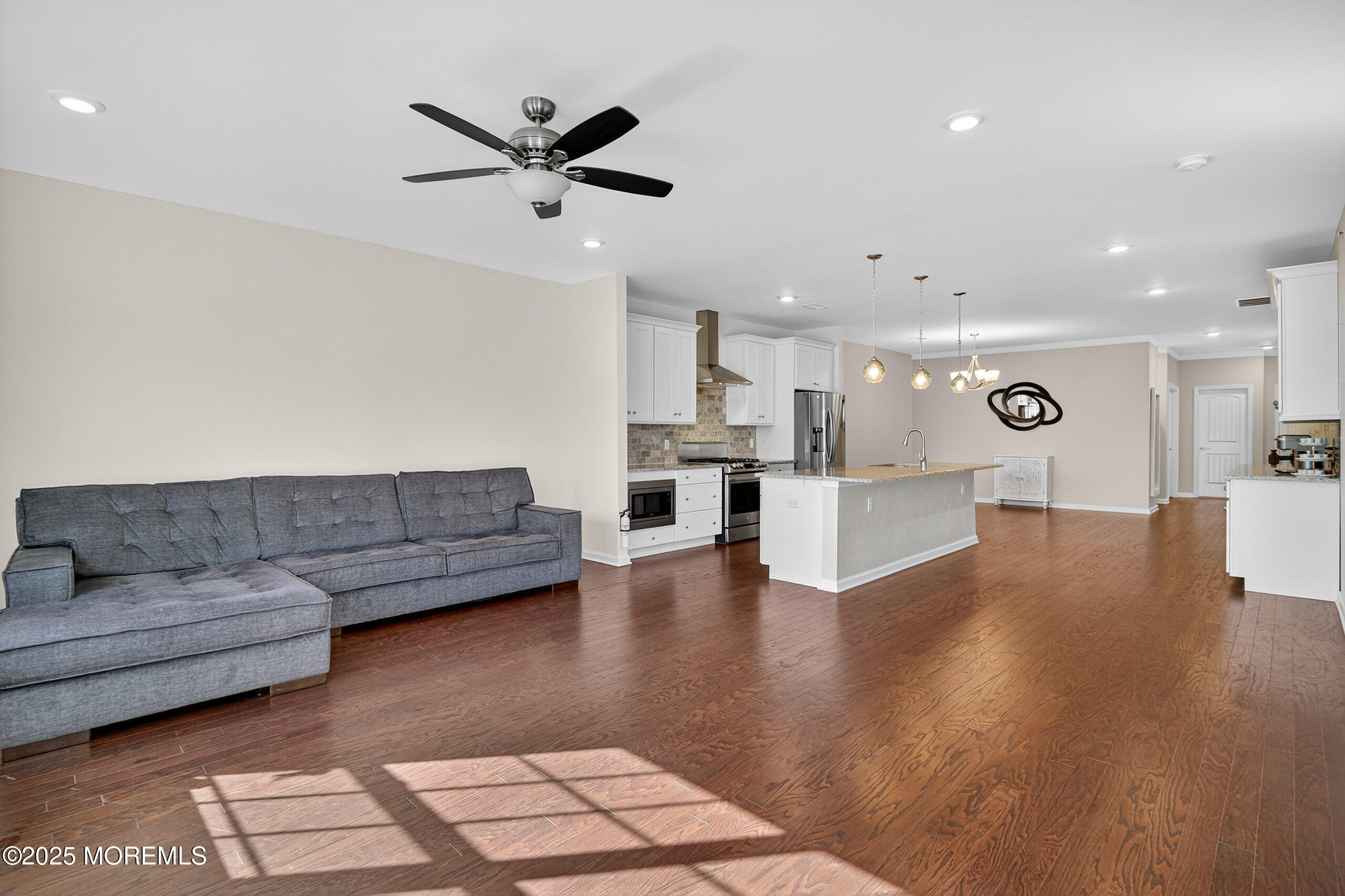 Parlin, New Jersey, 08859, United States, 2 Bedrooms Bedrooms, ,3 BathroomsBathrooms,Residential,For Sale,1989298