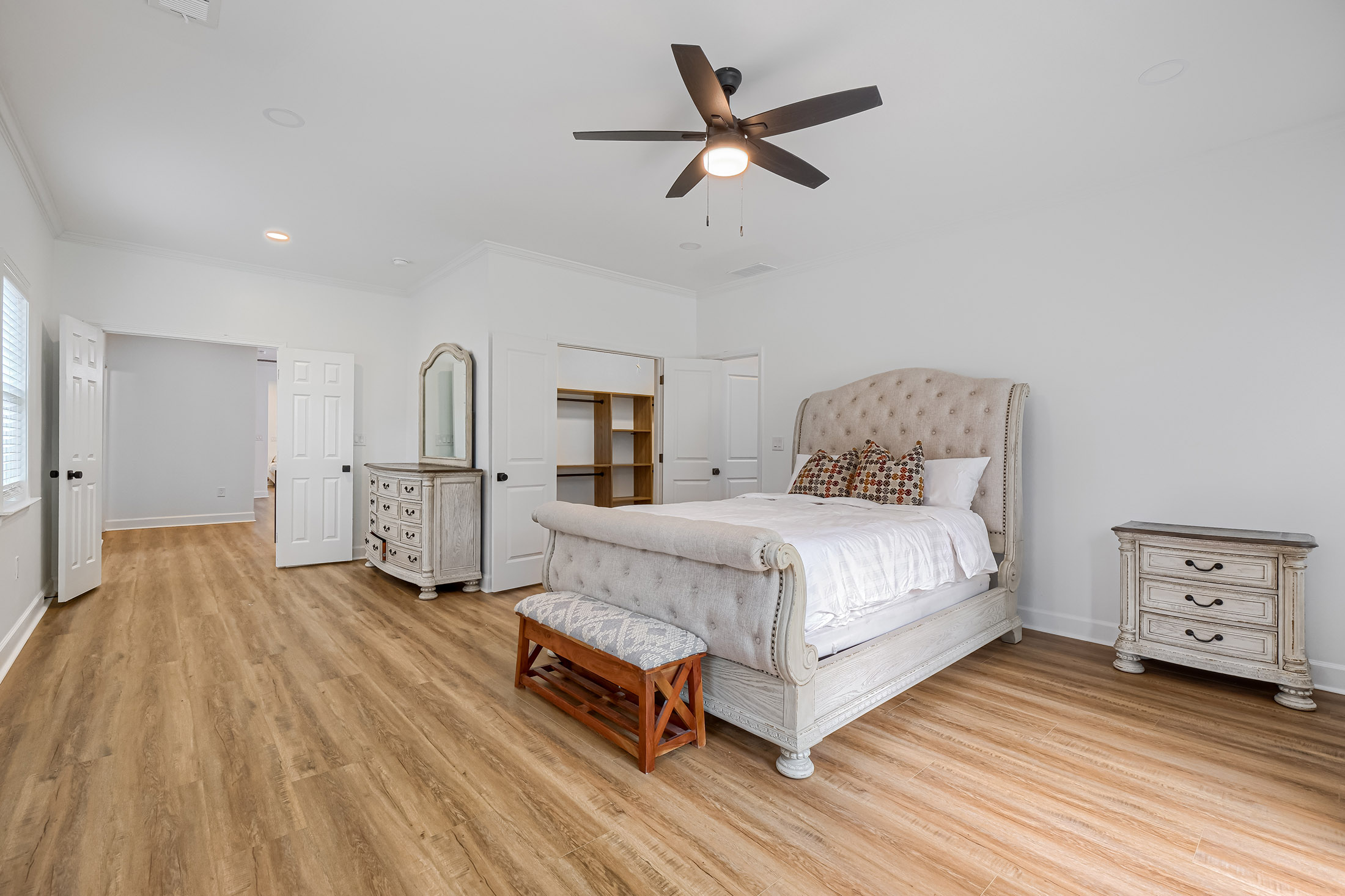  beautifully renovated home where  modern upgrades meet timeless charm - 物件實景
