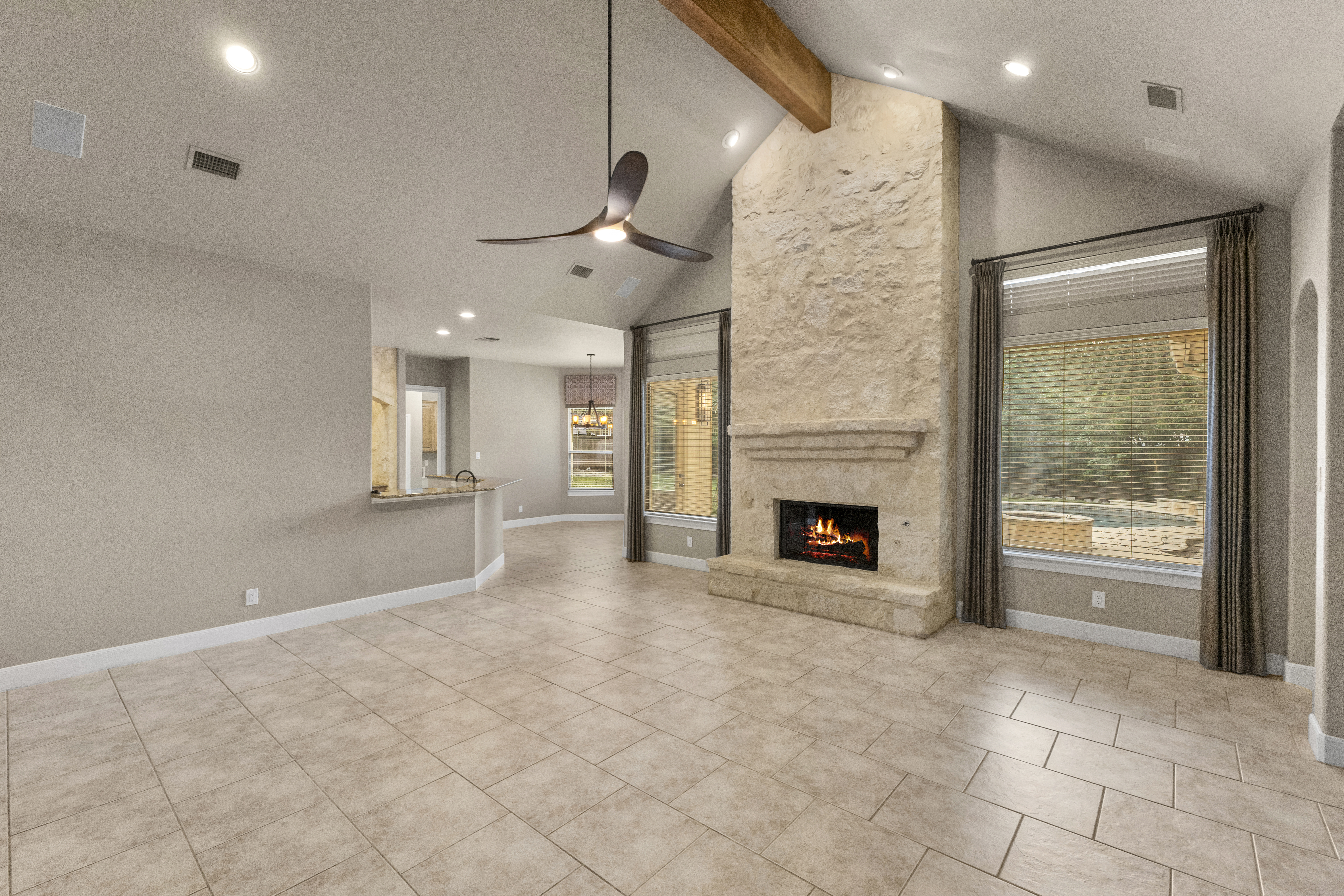  Private 5 Bedroom Oasis with Pool  Heights of Stone Oak - 物件實景