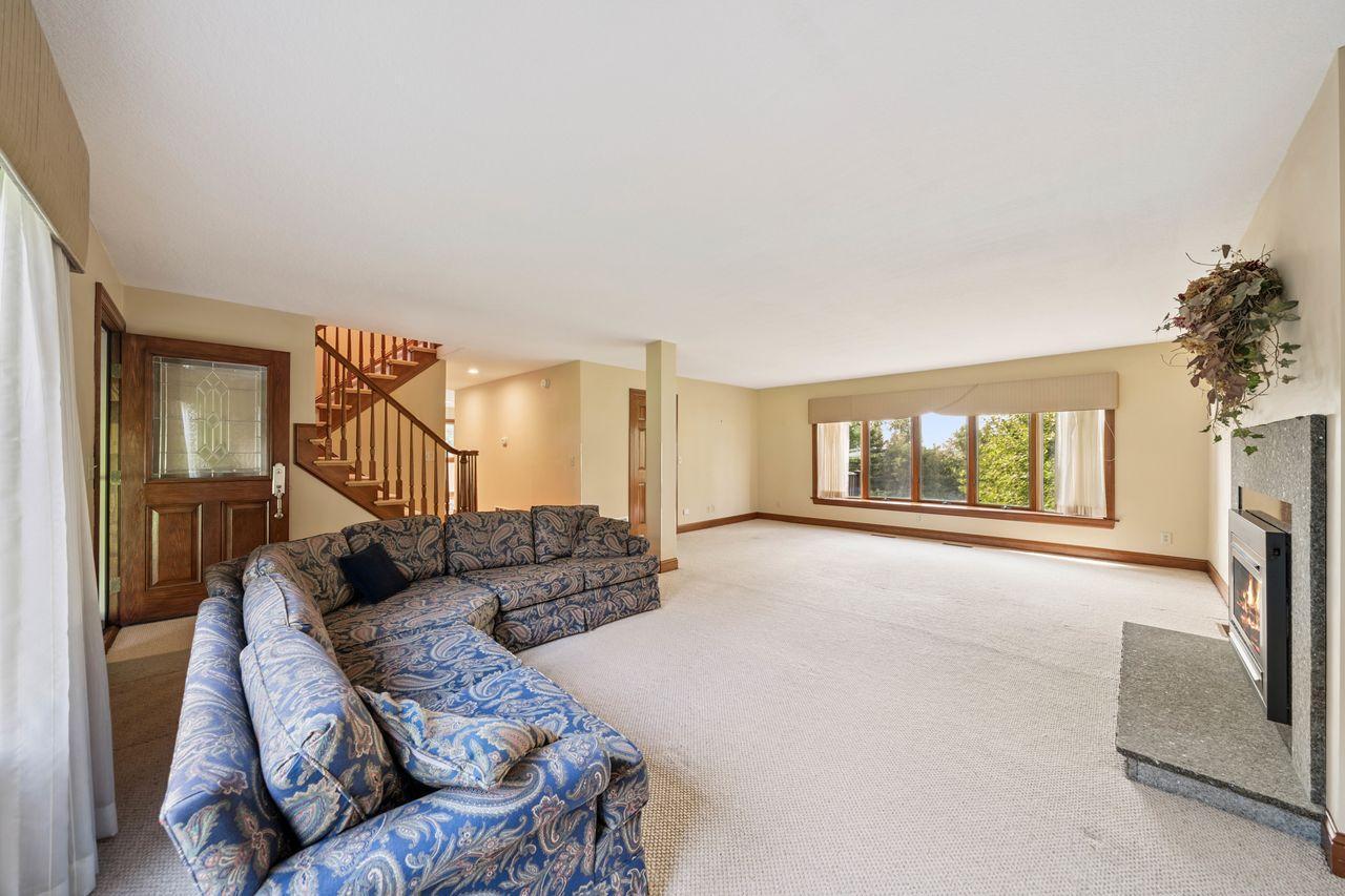 Stillwater, Minnesota, 55082, United States, 4 Bedrooms Bedrooms, ,3 BathroomsBathrooms,Residential,For Sale,1934431