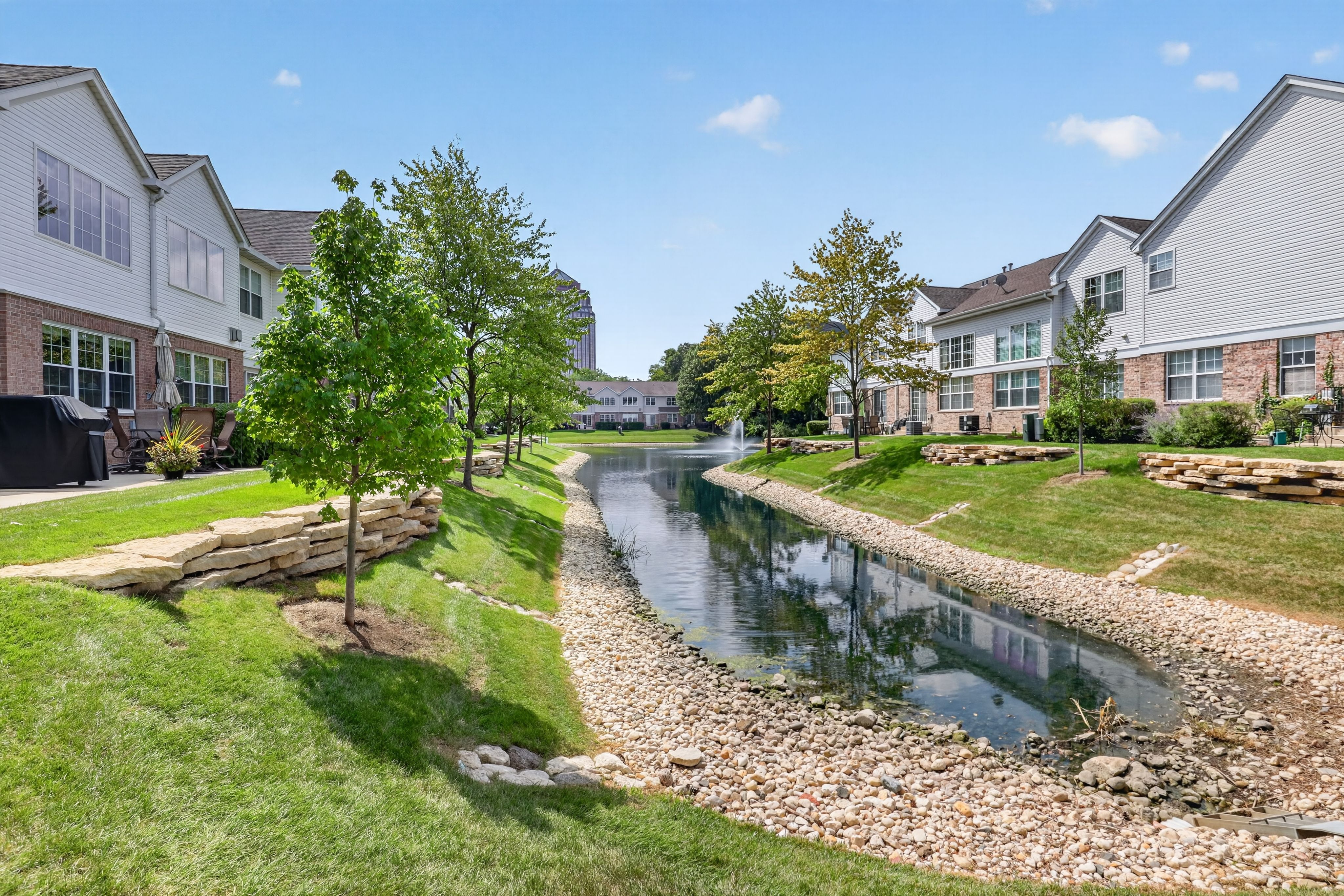  Beautiful Private End-unit Townhome Overlooking a Peaceful Pond - 物件實景