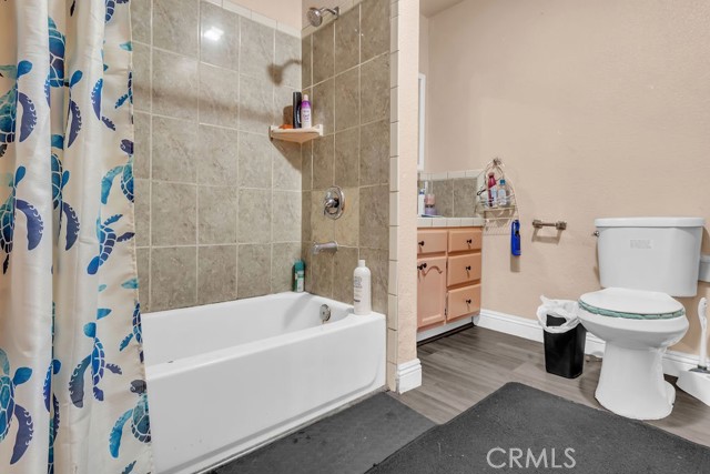 Los Angeles, California, 90044, United States, 4 Bedrooms Bedrooms, ,Residential,For Sale,2040182