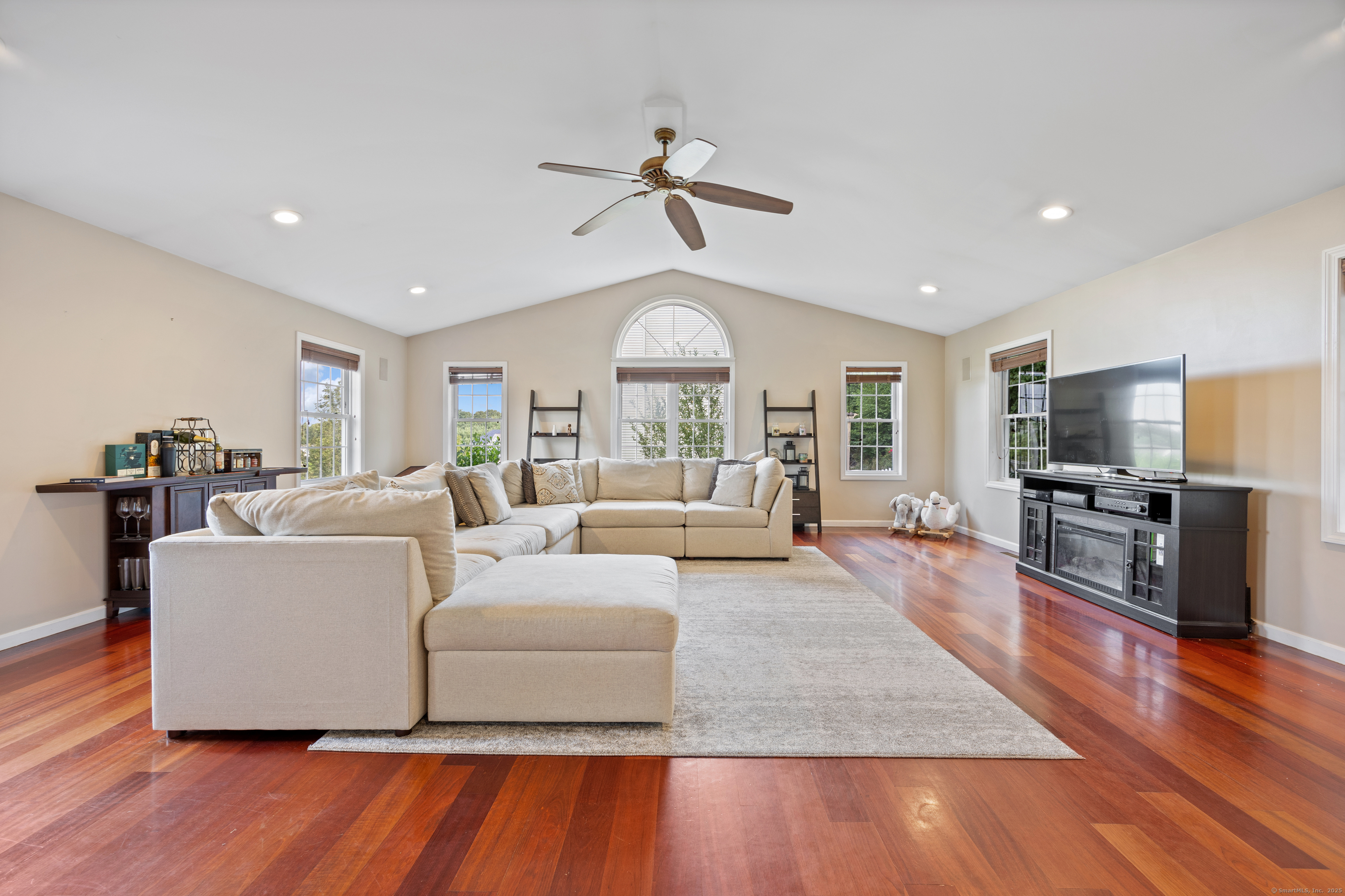 Naugatuck, Connecticut, 06770, United States, 4 Bedrooms Bedrooms, ,3 BathroomsBathrooms,Residential,For Sale,1938960