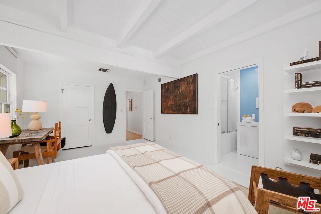 Los Angeles, California, 90069, United States, 4 Bedrooms Bedrooms, ,2 BathroomsBathrooms,Residential,For Sale,1700120