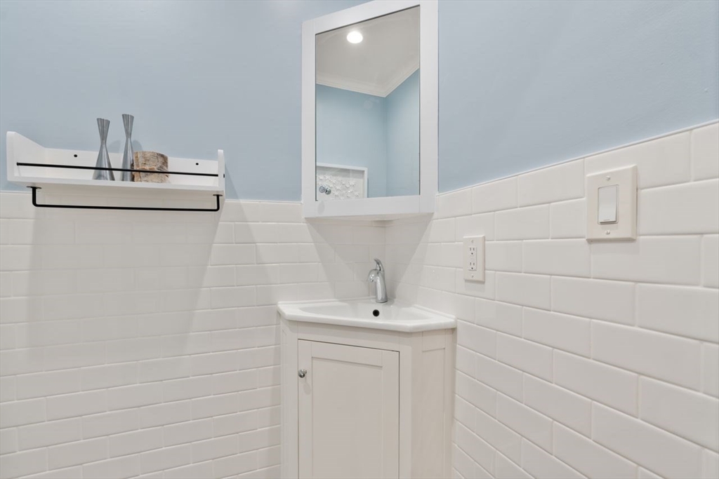 Cambridge, Massachusetts, 02139, United States, 5 Bedrooms Bedrooms, ,3 BathroomsBathrooms,Residential,For Sale,1939167