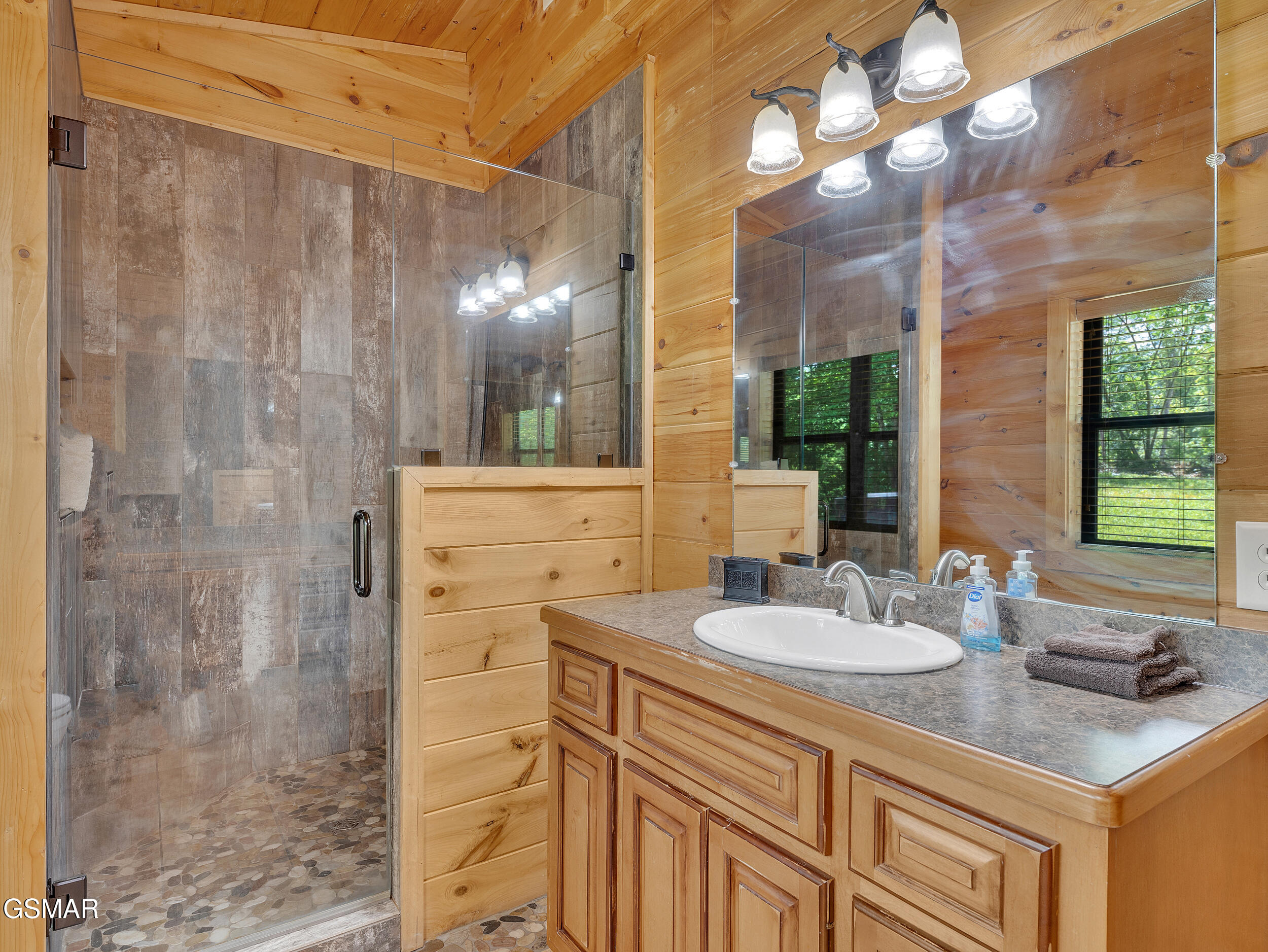 Sevierville, Tennessee, 37862, United States, 3 Bedrooms Bedrooms, ,3 BathroomsBathrooms,Residential,For Sale,1978945