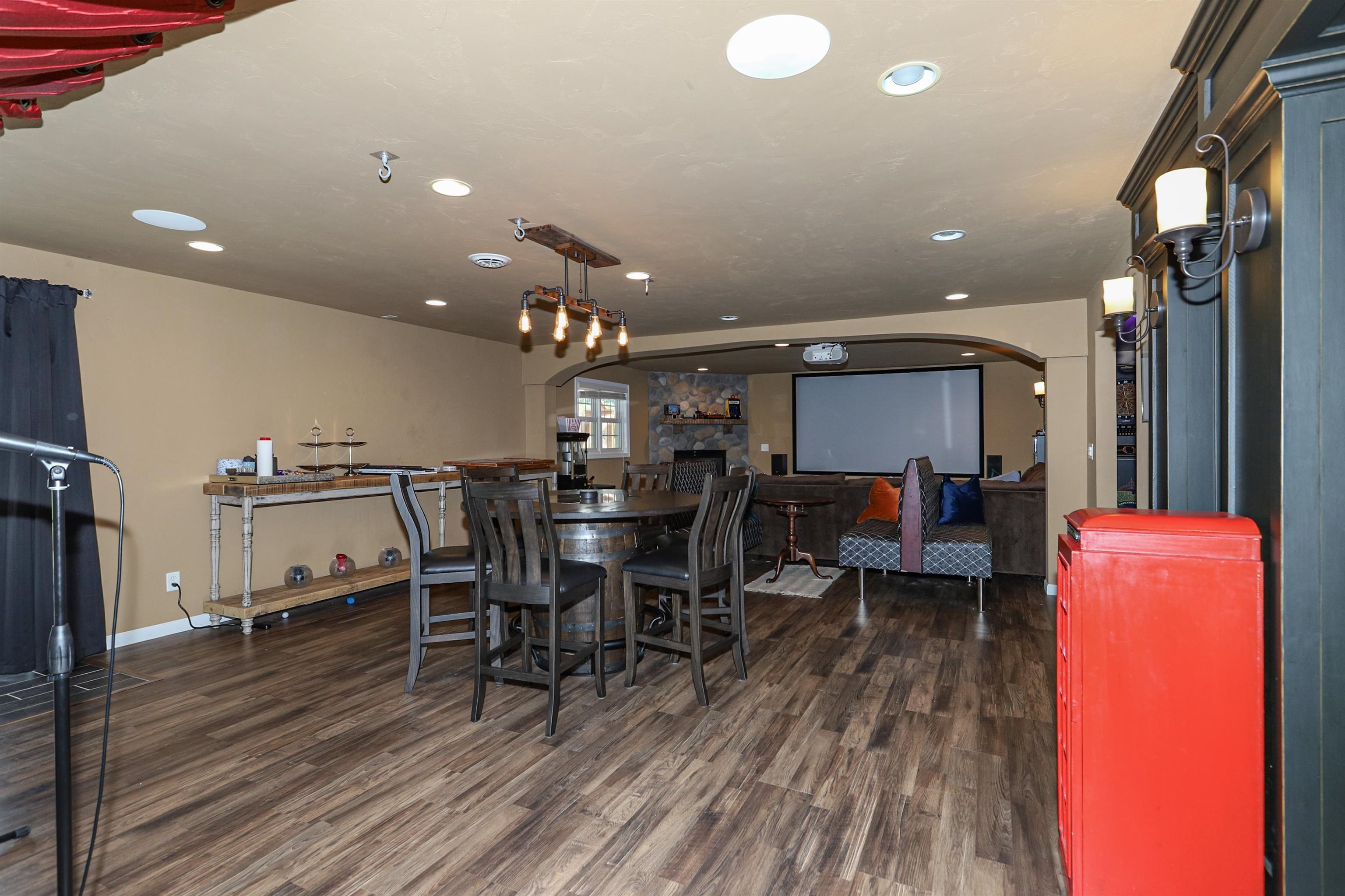 Hortonville, Wisconsin, 54944-9660, United States, 5 Bedrooms Bedrooms, ,3 BathroomsBathrooms,Residential,For Sale,1920298