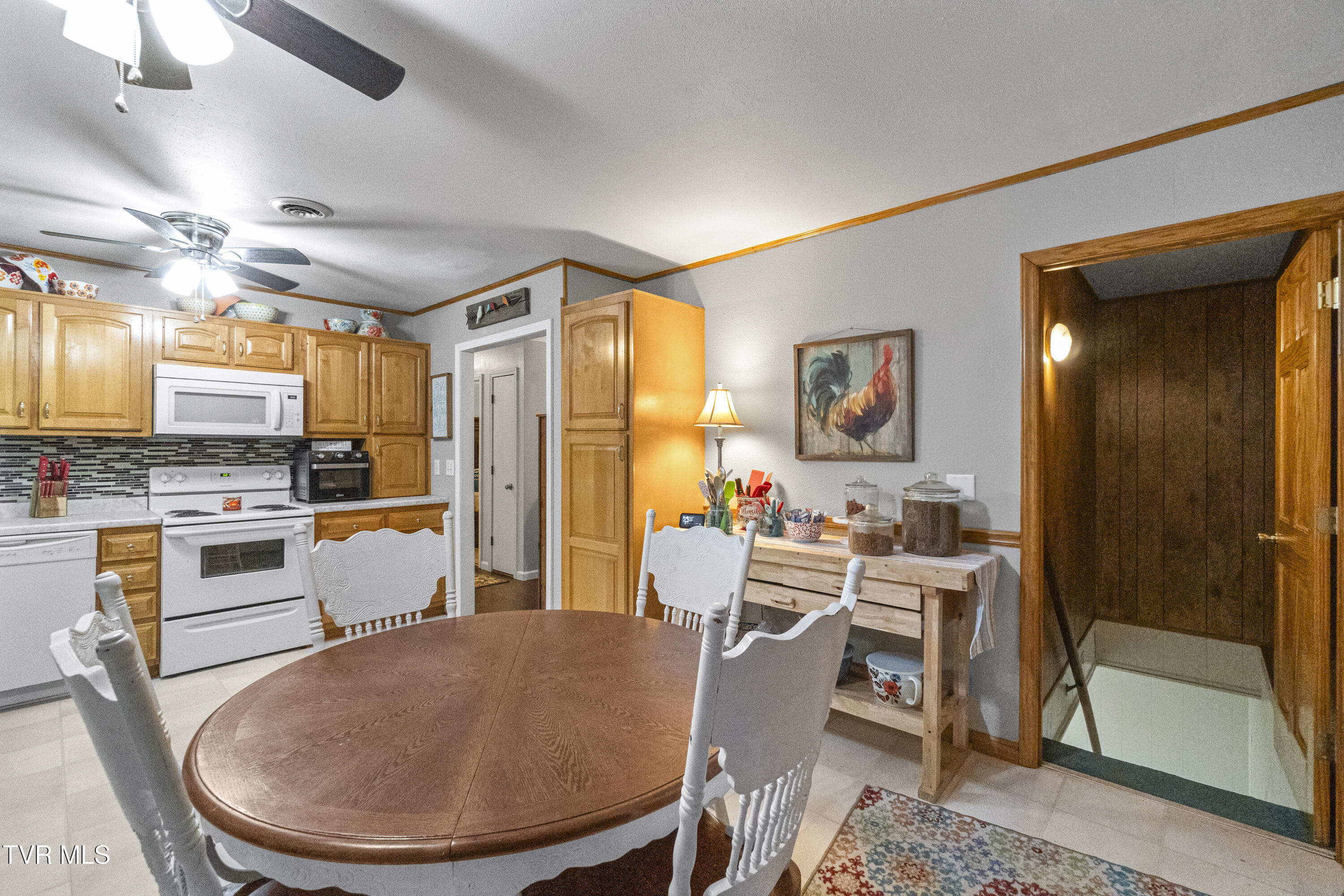 Greeneville, Tennessee, 37743, United States, 3 Bedrooms Bedrooms, ,2 BathroomsBathrooms,Residential,For Sale,1990242