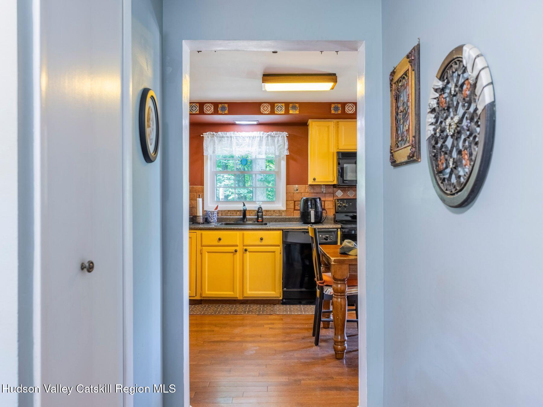 New Paltz, New York, 12561, United States, 4 Bedrooms Bedrooms, ,3 BathroomsBathrooms,Residential,For Sale,1849625
