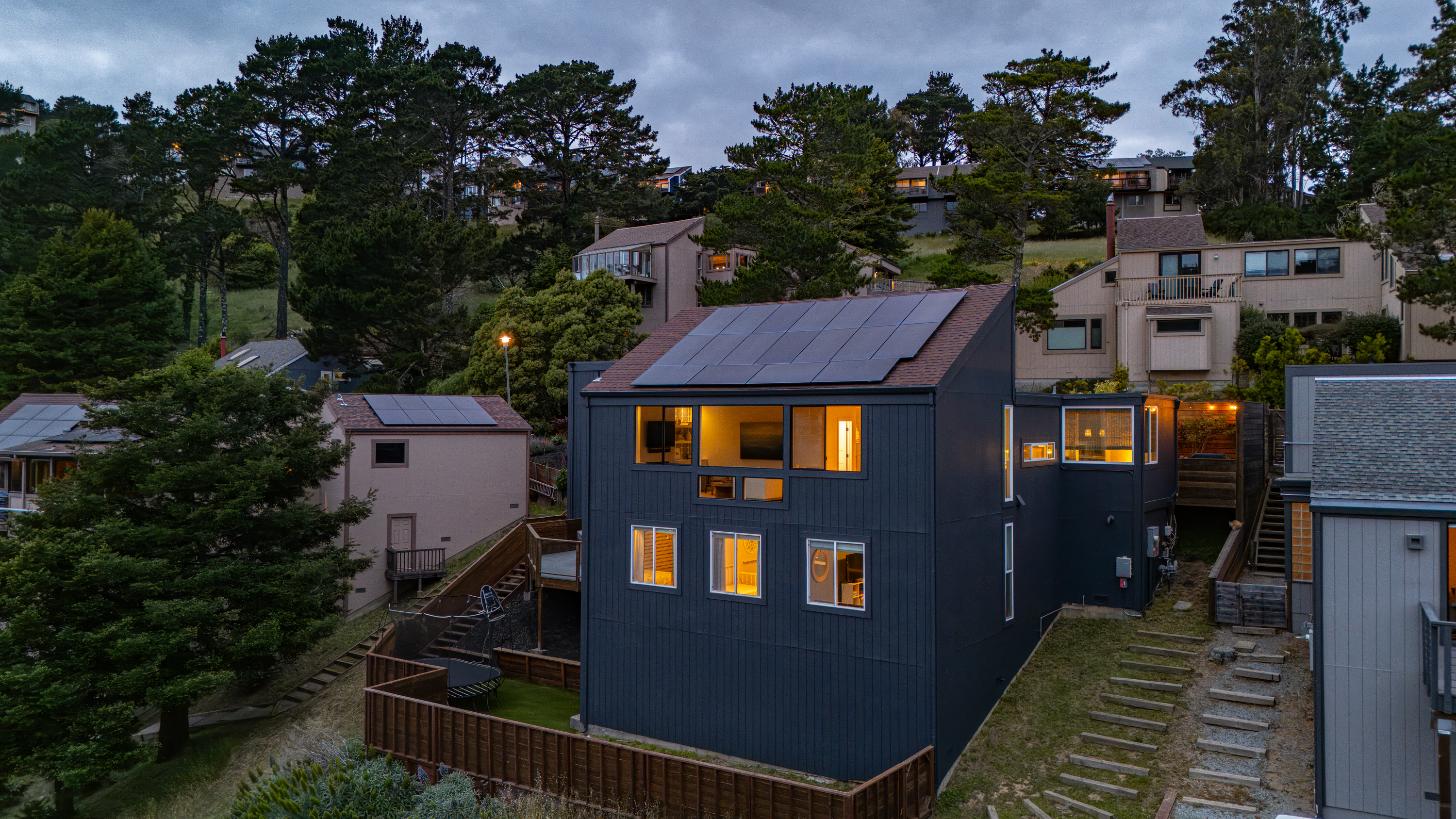  Contempary Hillside Living - 物件實景