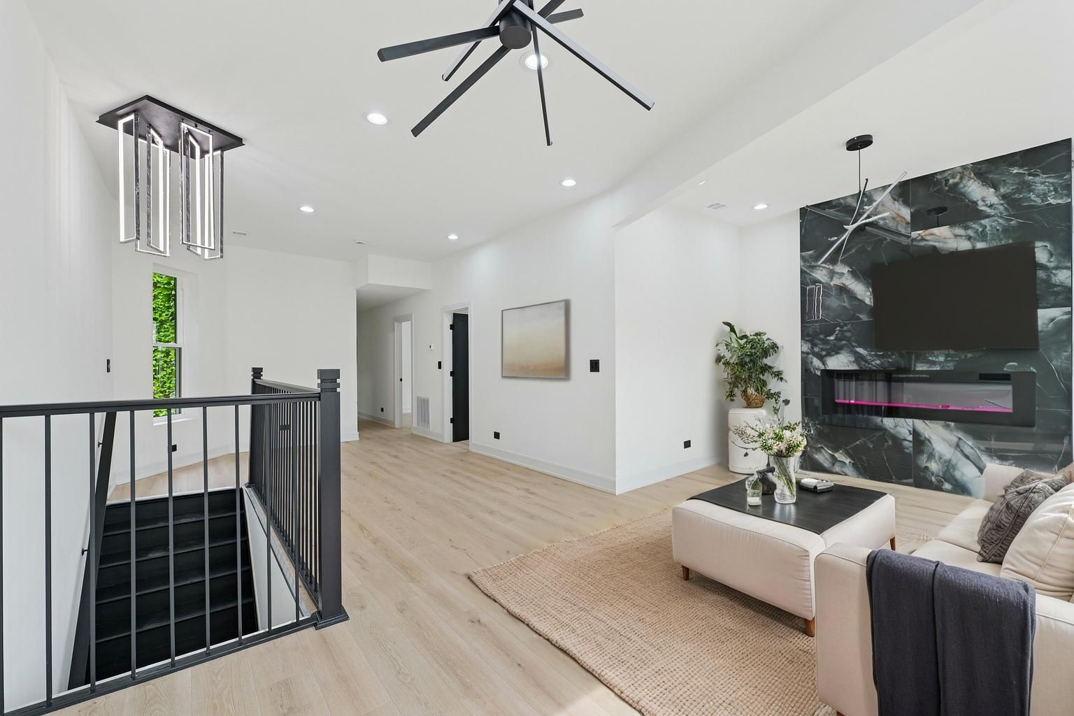 Chicago, Illinois, 60637, United States, 7 Bedrooms Bedrooms, ,Residential,For Sale,1917377