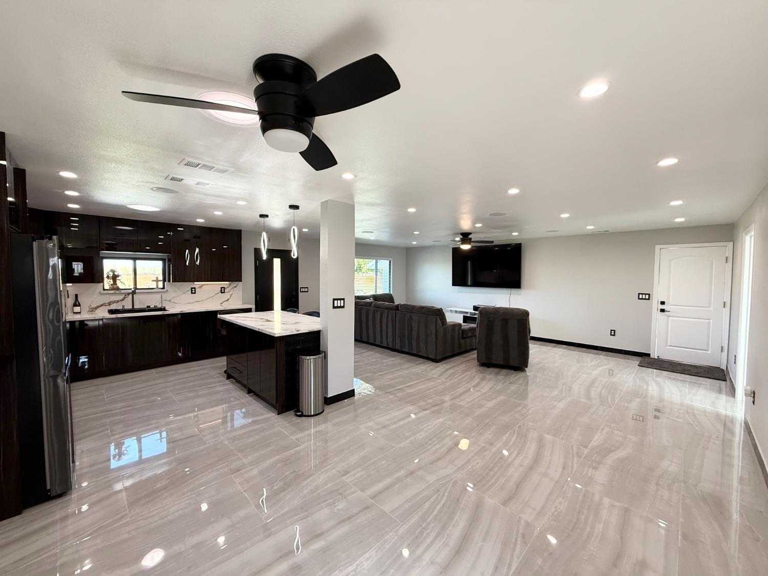 Chowchilla, California, 93610, United States, 3 Bedrooms Bedrooms, ,2 BathroomsBathrooms,Residential,For Sale,1993828