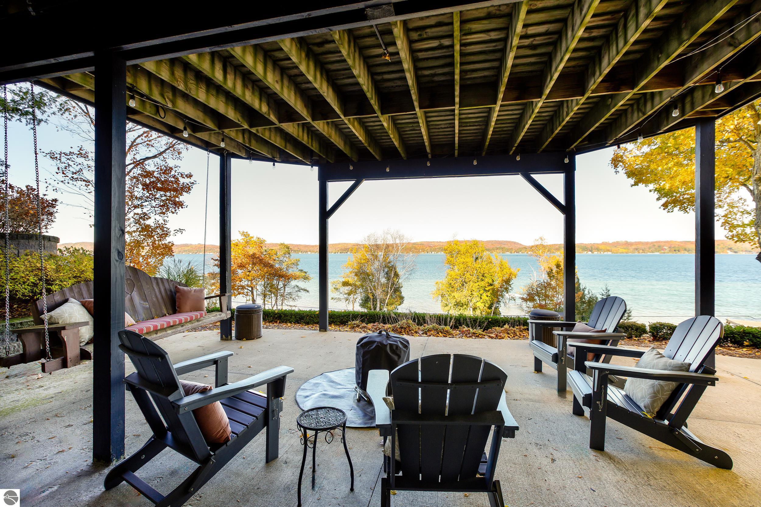 Beulah, Michigan, 49617, United States, 5 Bedrooms Bedrooms, ,3 BathroomsBathrooms,Residential,For Sale,1987104