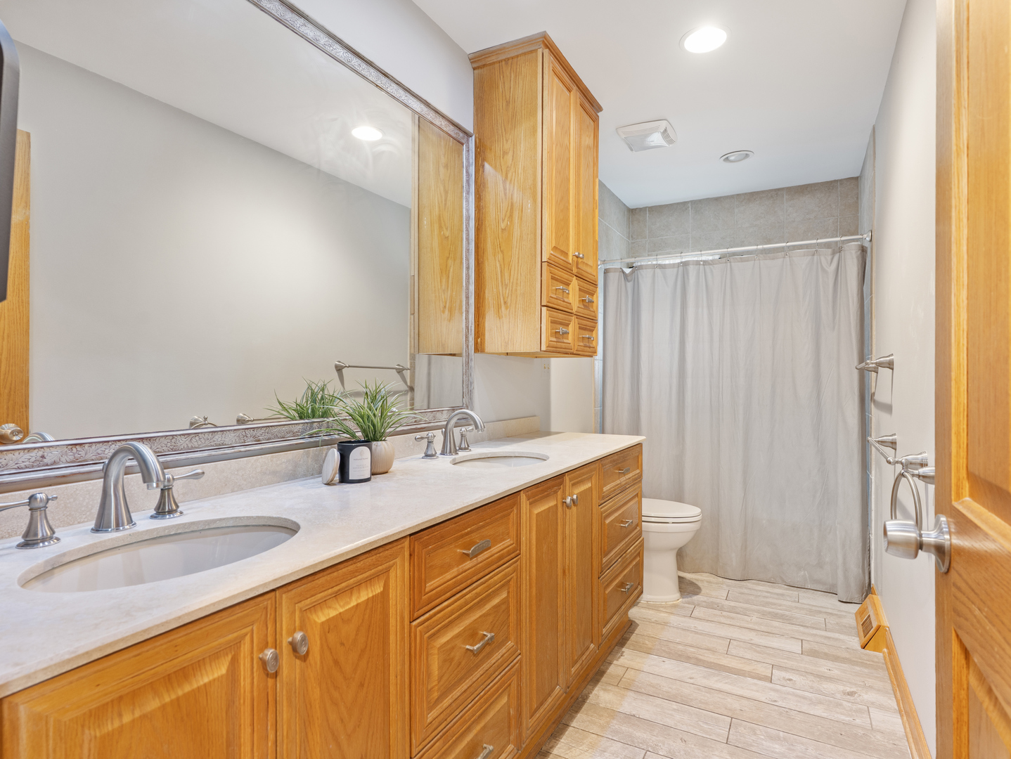 Frankfort, Illinois, 60423, United States, 8 Bedrooms Bedrooms, ,7 BathroomsBathrooms,Residential,For Sale,1911769