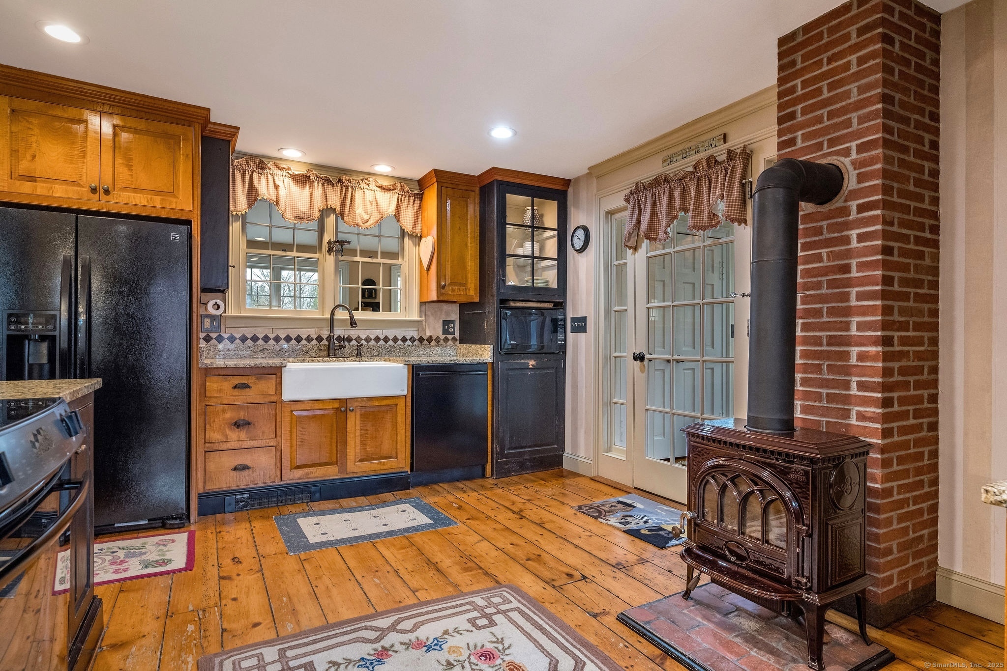 Old Lyme, Connecticut, 06371, United States, 4 Bedrooms Bedrooms, ,2 BathroomsBathrooms,Residential,For Sale,1998441