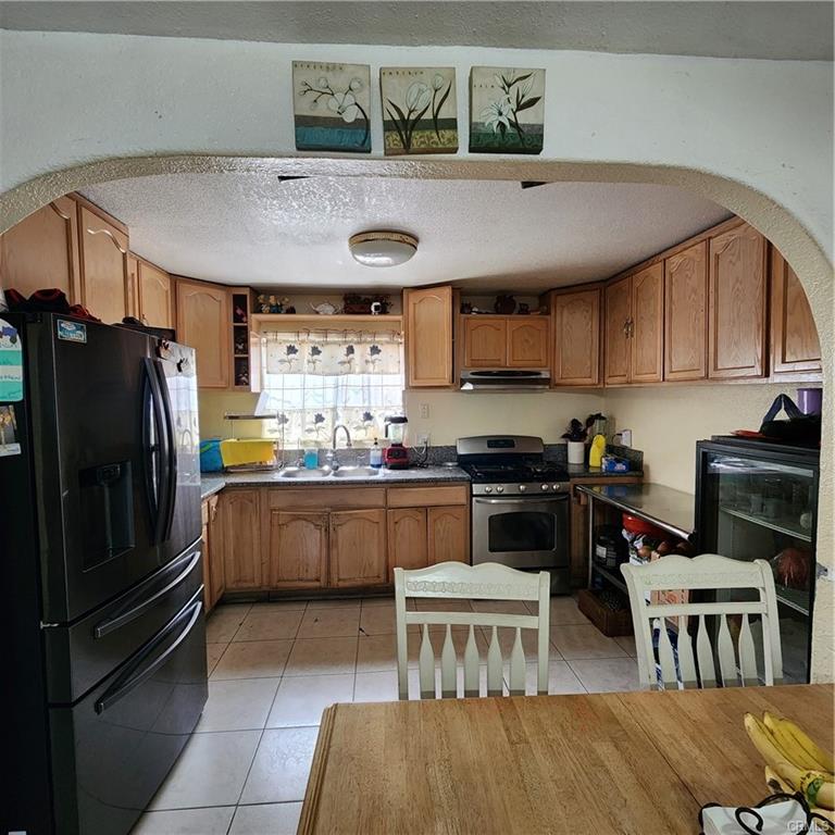 Los Angeles, California, 90023, United States, 9 Bedrooms Bedrooms, ,5 BathroomsBathrooms,Residential,For Sale,1855896